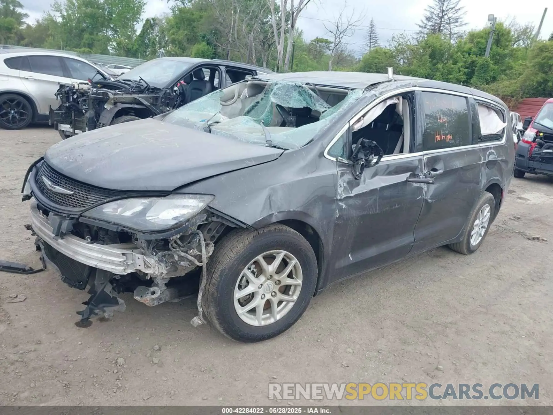 2 Photograph of a damaged car 2C4RC1CGXNR105266 CHRYSLER VOYAGER 2022