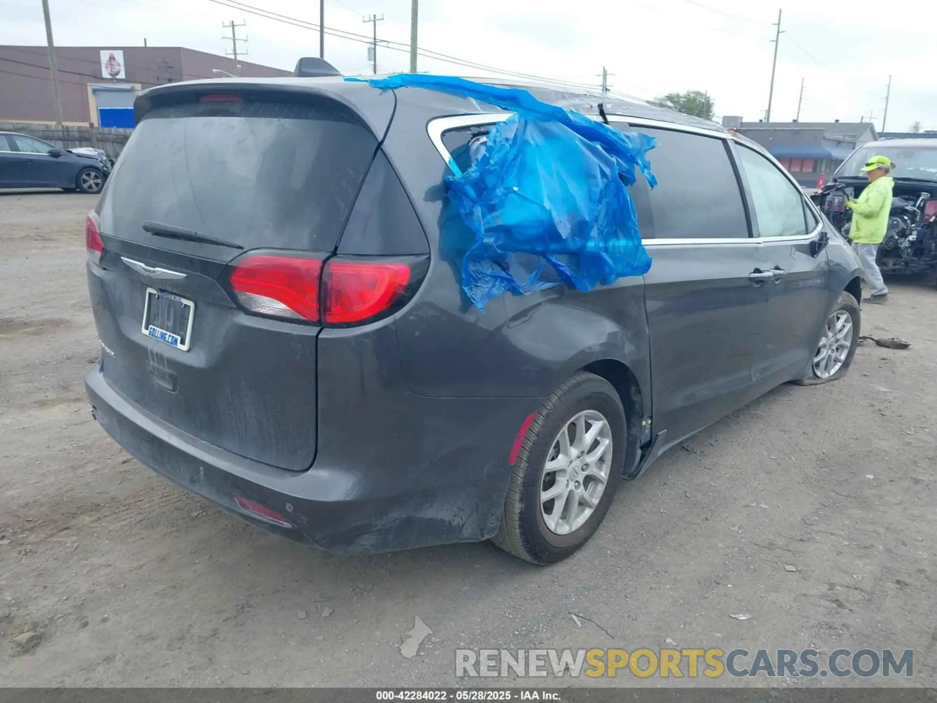 4 Photograph of a damaged car 2C4RC1CGXNR105266 CHRYSLER VOYAGER 2022