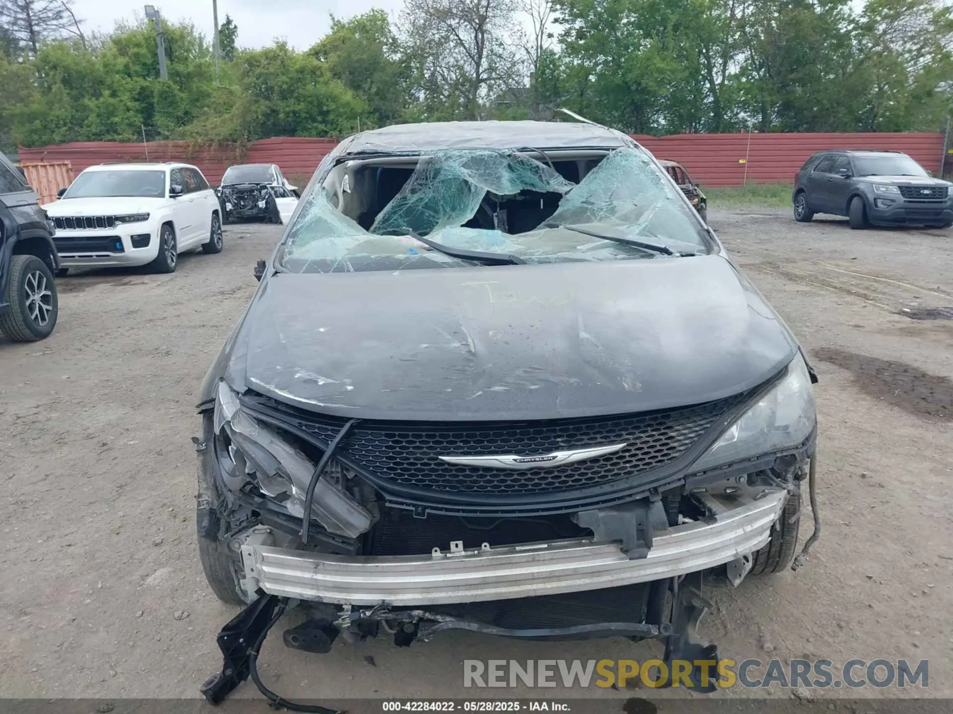 6 Photograph of a damaged car 2C4RC1CGXNR105266 CHRYSLER VOYAGER 2022