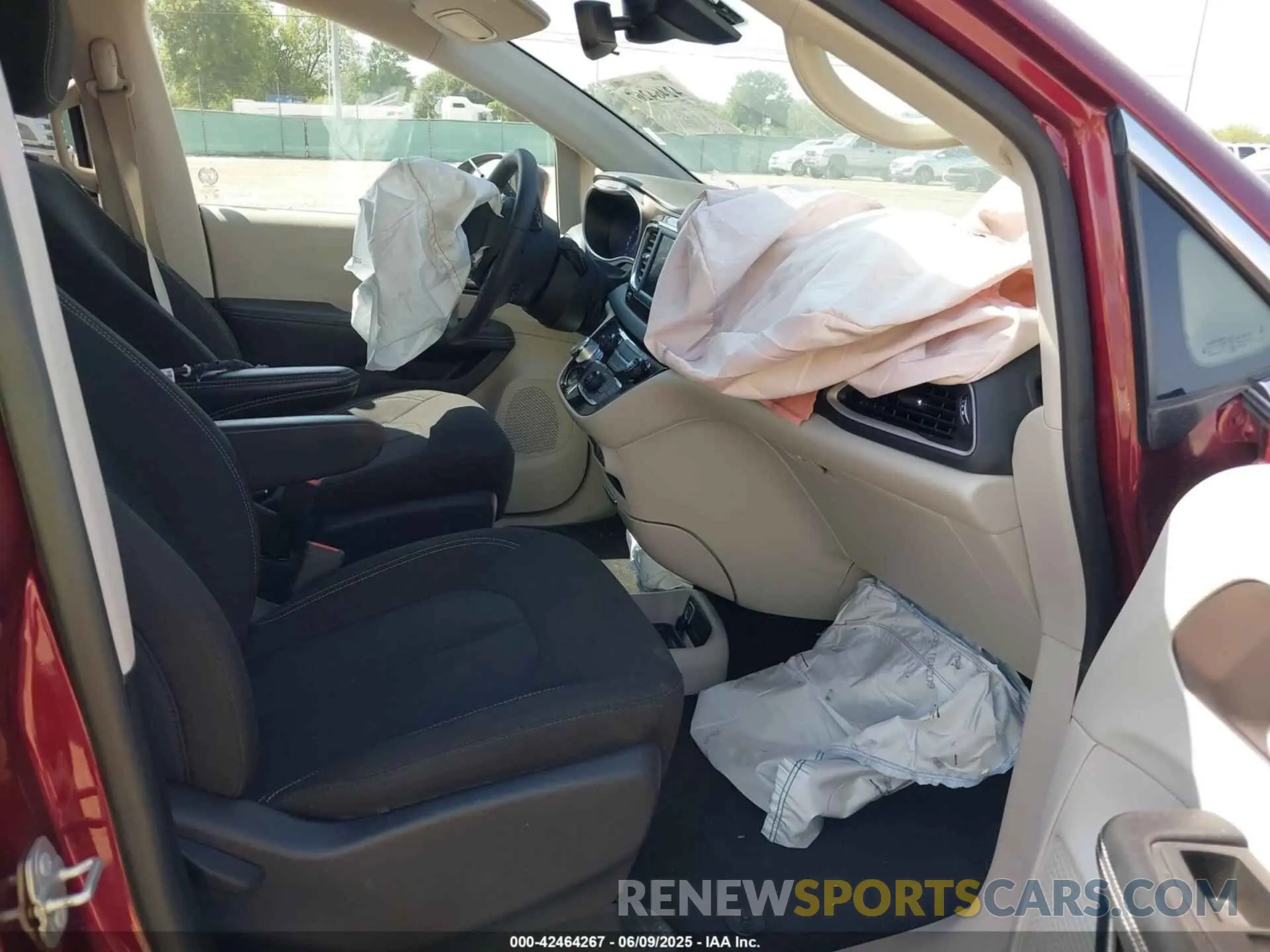 5 Photograph of a damaged car 2C4RC1CG0PR549209 CHRYSLER VOYAGER 2023