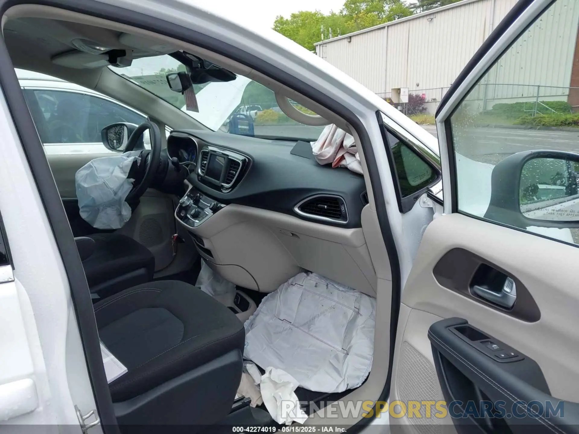 5 Photograph of a damaged car 2C4RC1CG0PR617041 CHRYSLER VOYAGER 2023