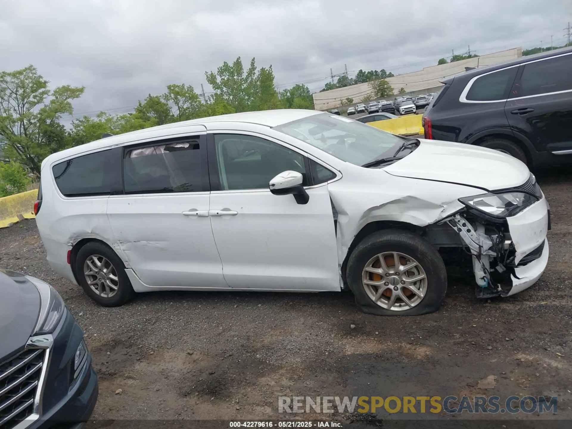 12 Photograph of a damaged car 2C4RC1CG1PR568285 CHRYSLER VOYAGER 2023
