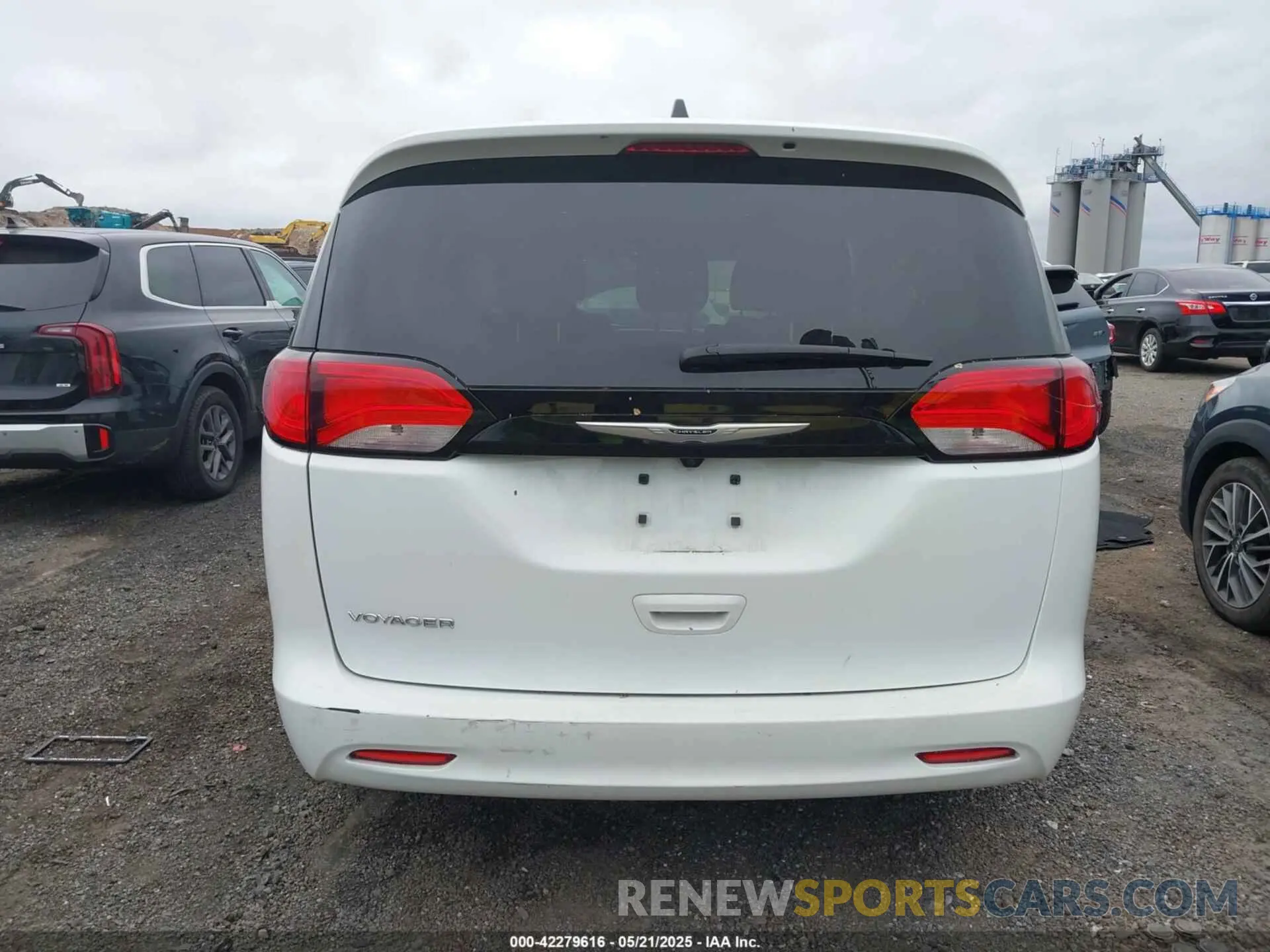 15 Photograph of a damaged car 2C4RC1CG1PR568285 CHRYSLER VOYAGER 2023