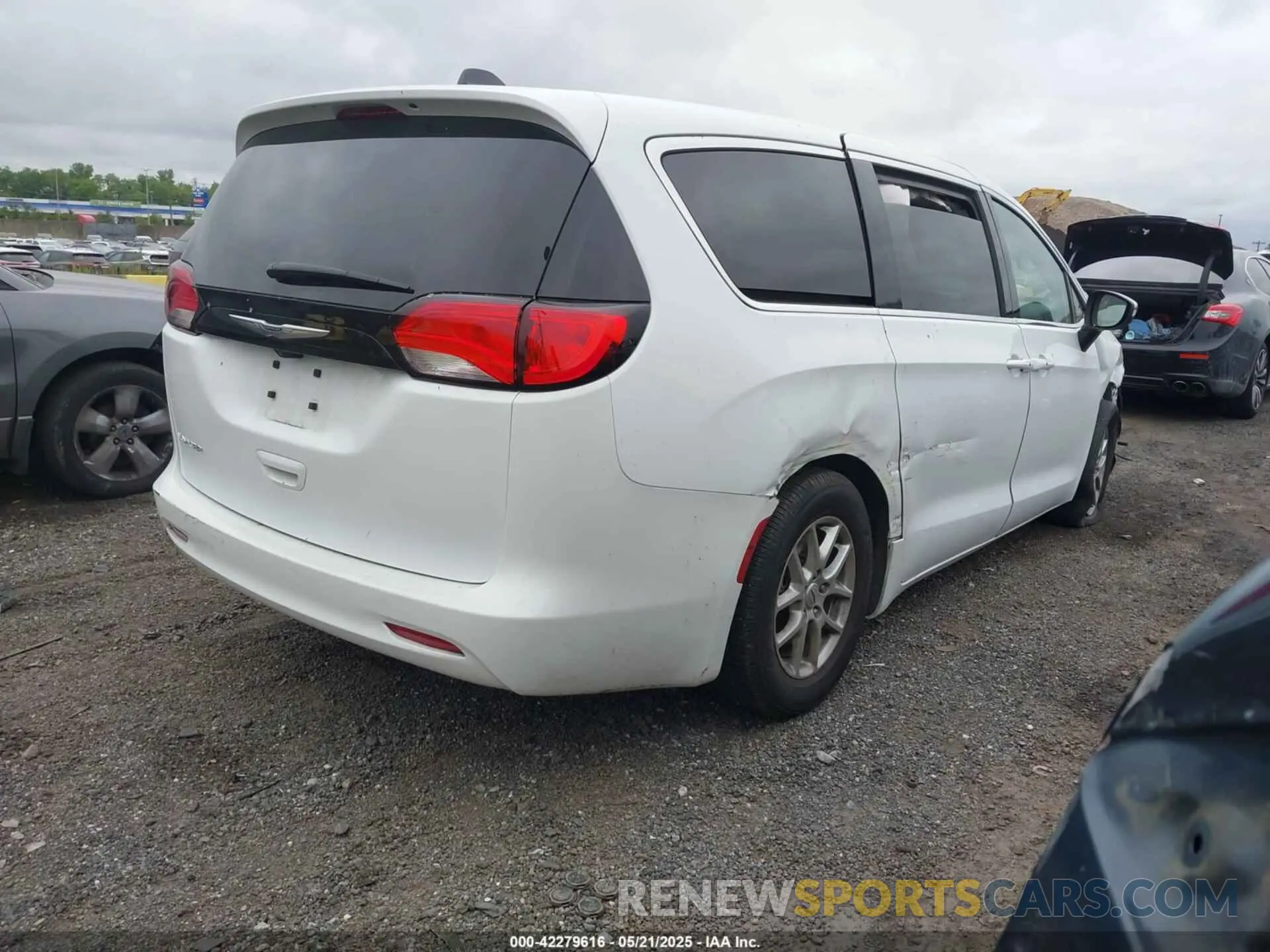 4 Photograph of a damaged car 2C4RC1CG1PR568285 CHRYSLER VOYAGER 2023