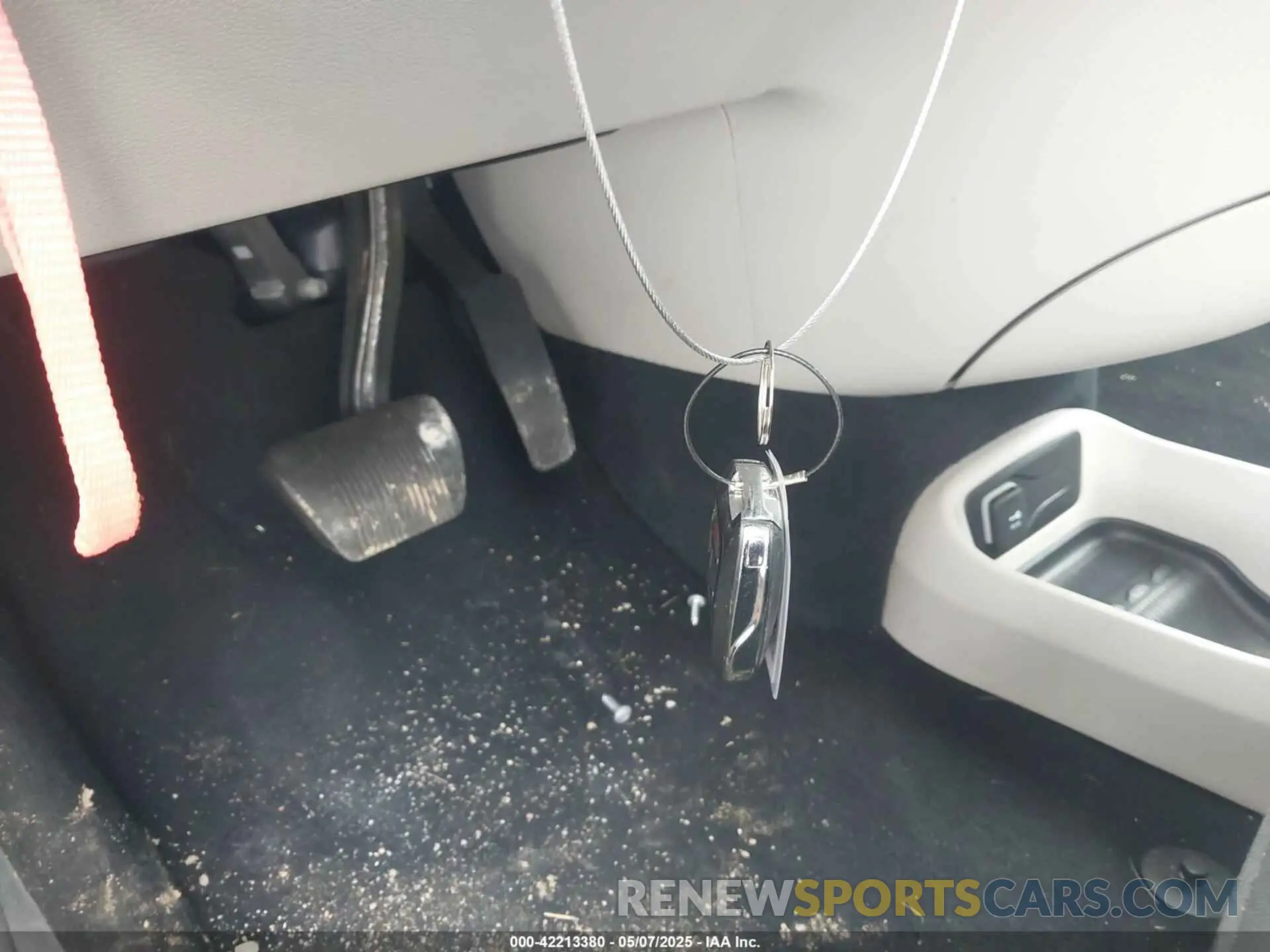 11 Photograph of a damaged car 2C4RC1CG1PR610616 CHRYSLER VOYAGER 2023