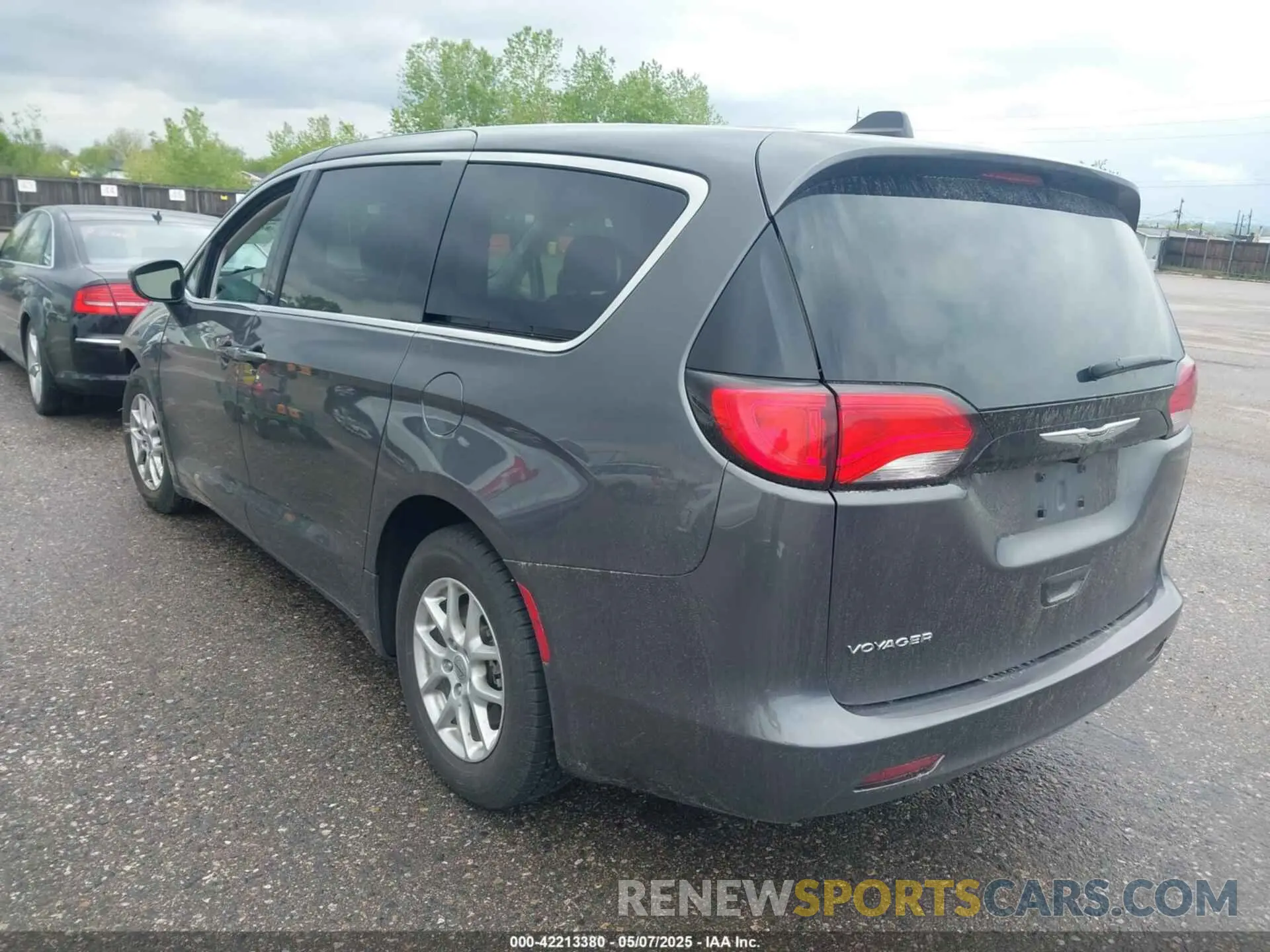 3 Photograph of a damaged car 2C4RC1CG1PR610616 CHRYSLER VOYAGER 2023