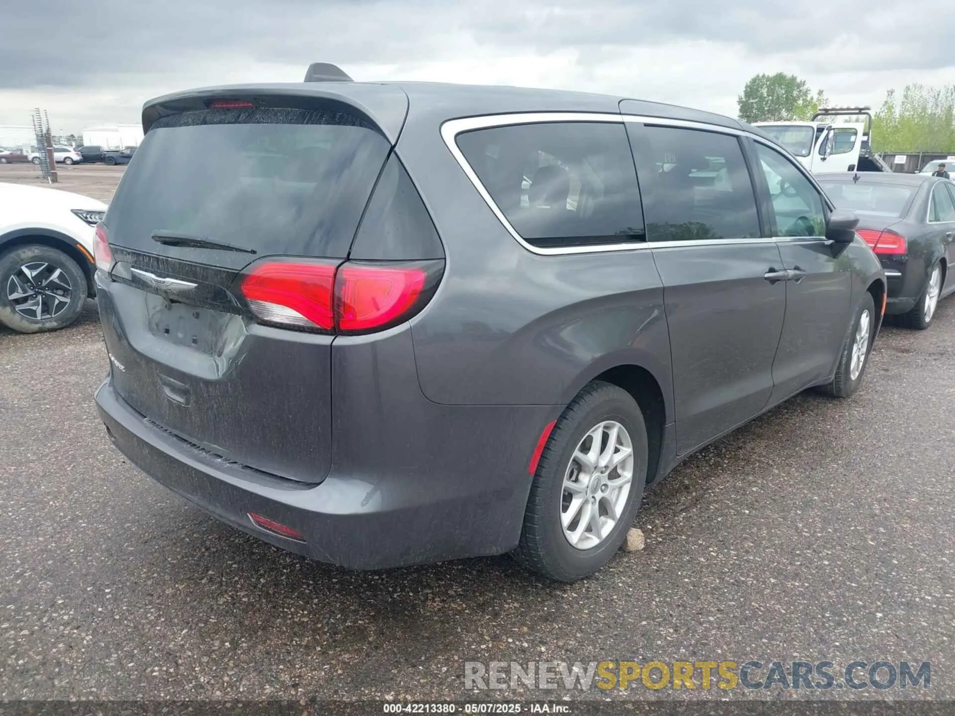 4 Photograph of a damaged car 2C4RC1CG1PR610616 CHRYSLER VOYAGER 2023
