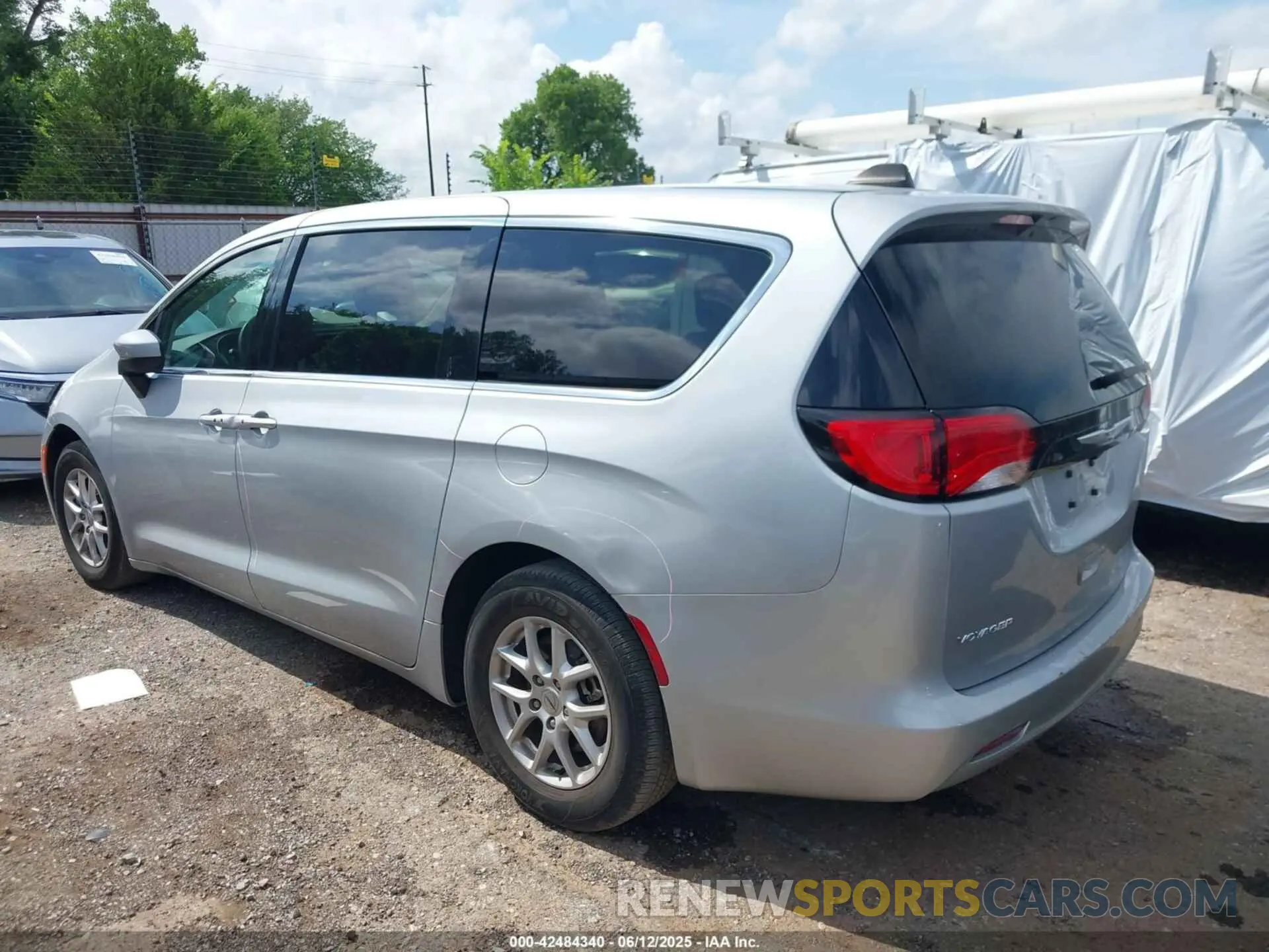 14 Photograph of a damaged car 2C4RC1CG2PR550068 CHRYSLER VOYAGER 2023