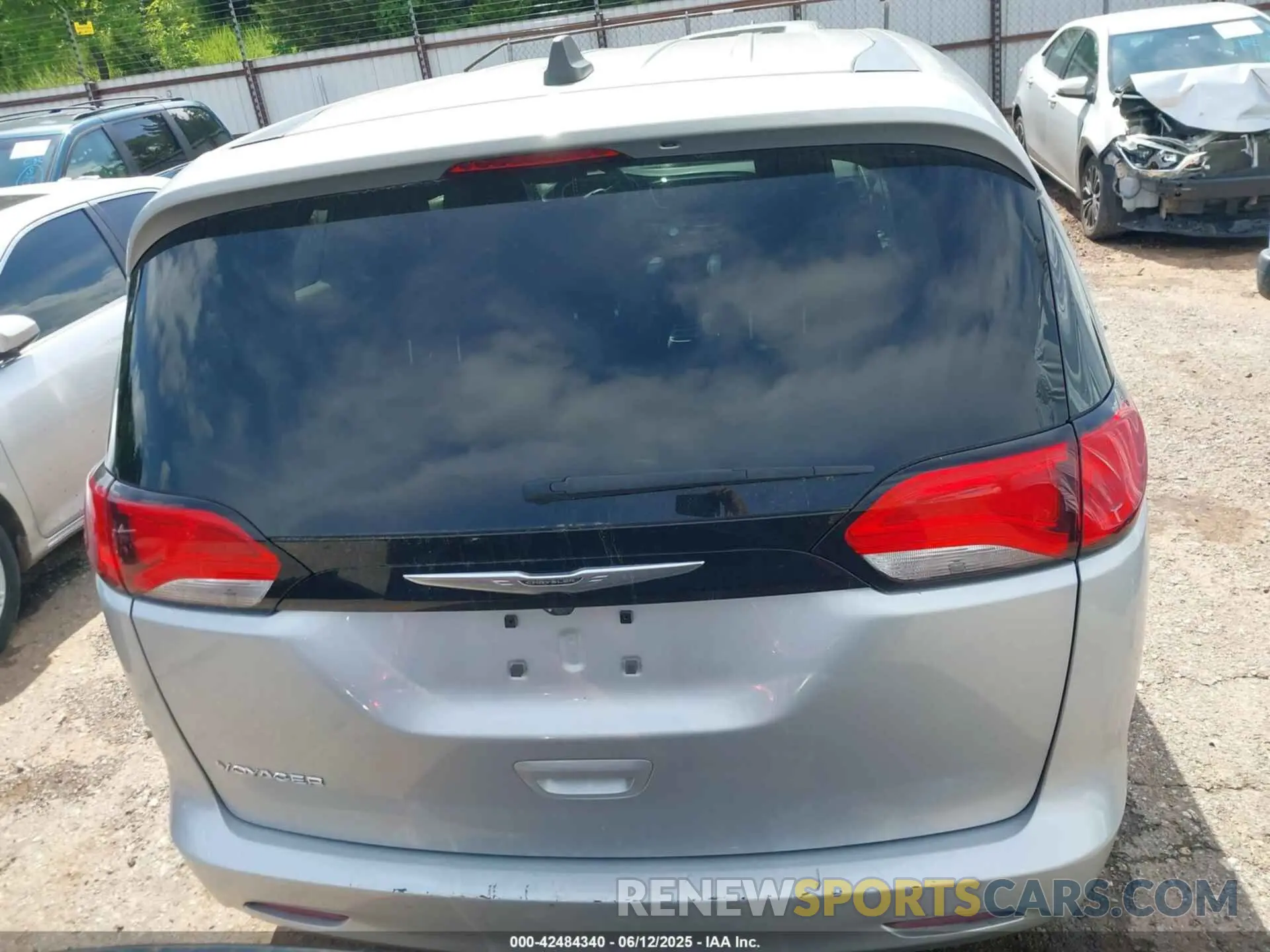 16 Photograph of a damaged car 2C4RC1CG2PR550068 CHRYSLER VOYAGER 2023