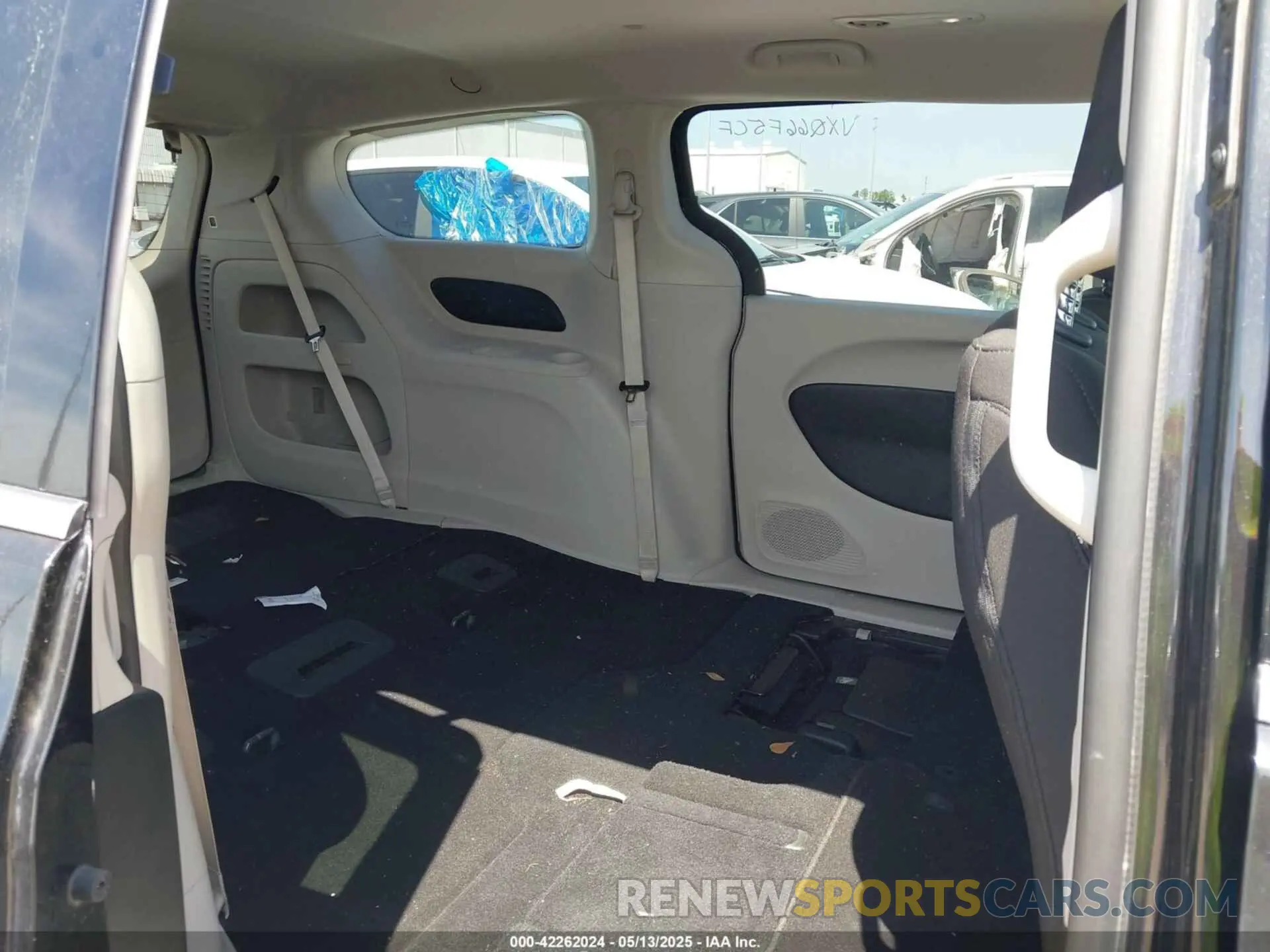 8 Photograph of a damaged car 2C4RC1CG2PR619745 CHRYSLER VOYAGER 2023