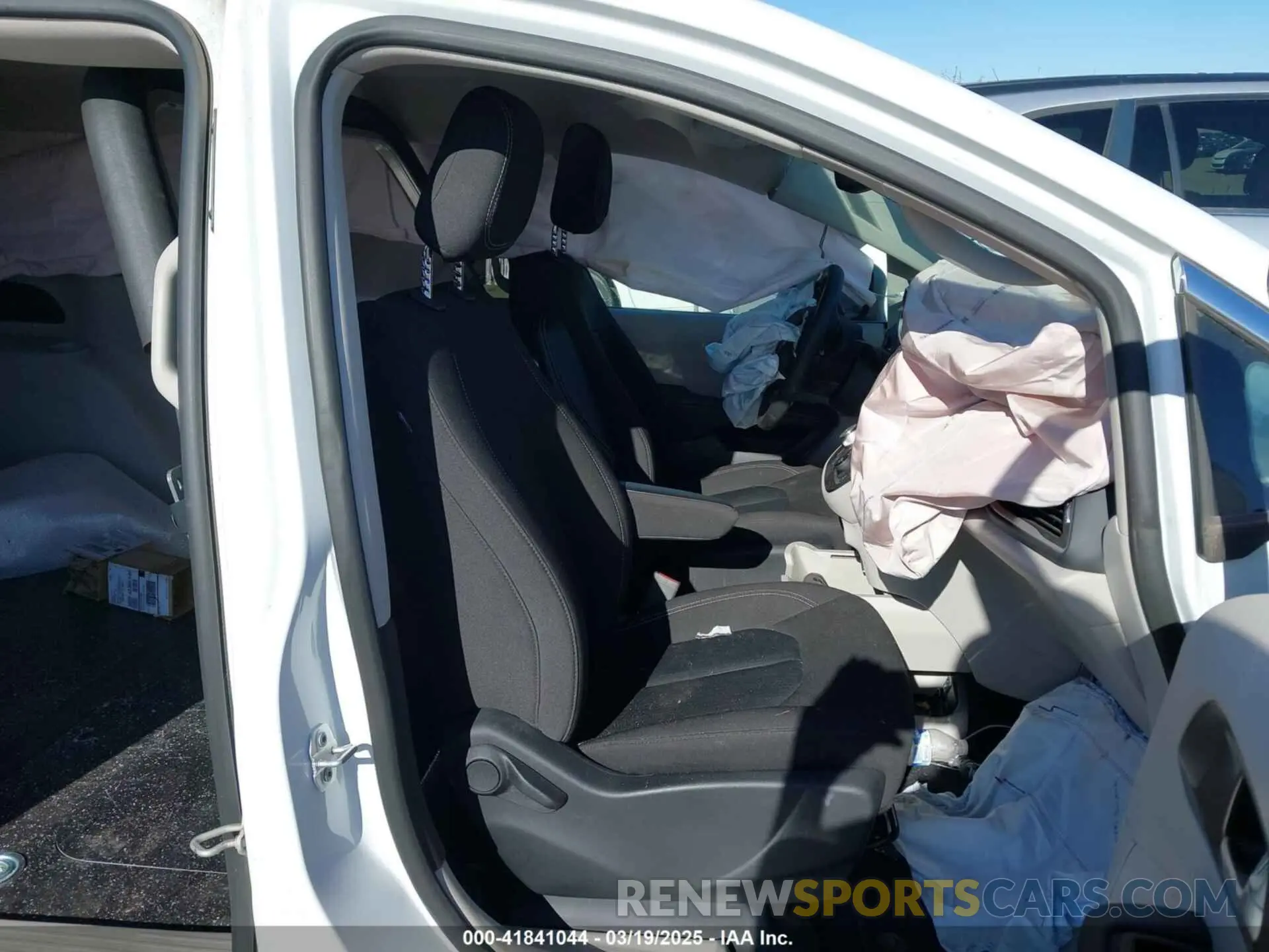 5 Photograph of a damaged car 2C4RC1CG3PR537510 CHRYSLER VOYAGER 2023