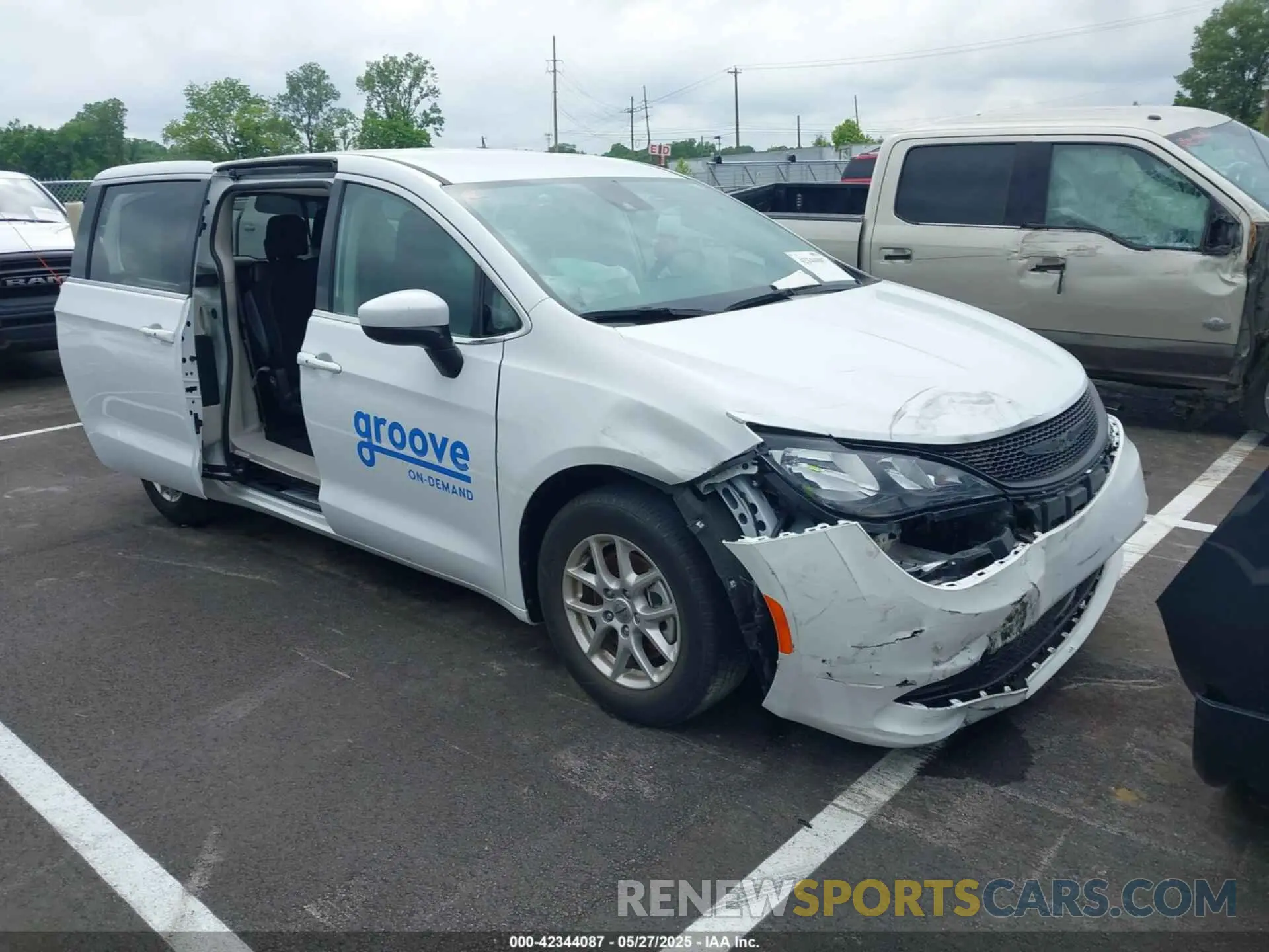 1 Photograph of a damaged car 2C4RC1CG3PR567963 CHRYSLER VOYAGER 2023