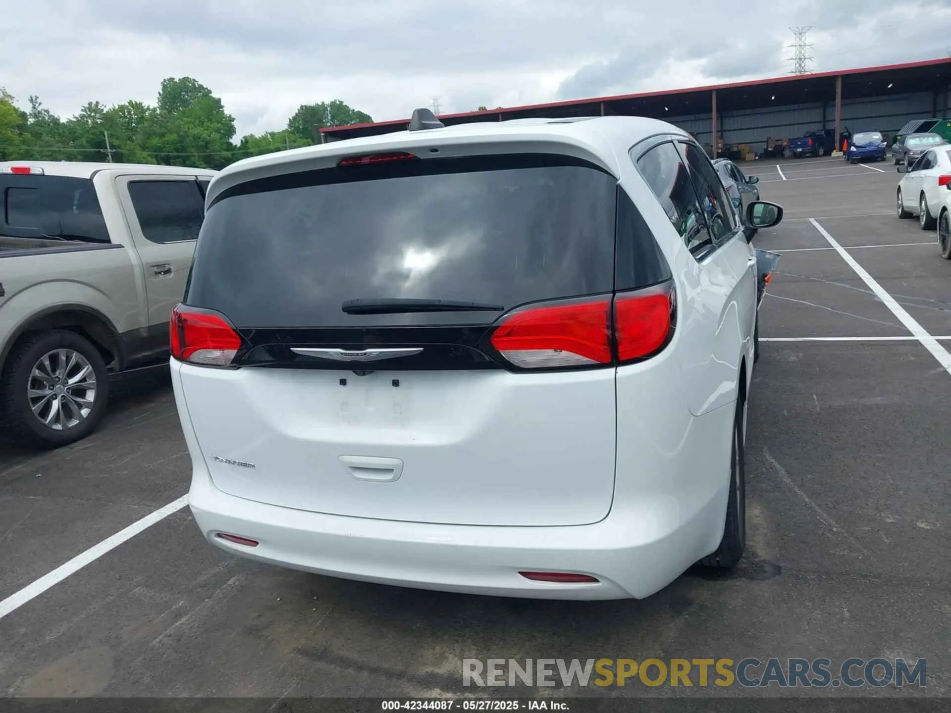 16 Photograph of a damaged car 2C4RC1CG3PR567963 CHRYSLER VOYAGER 2023