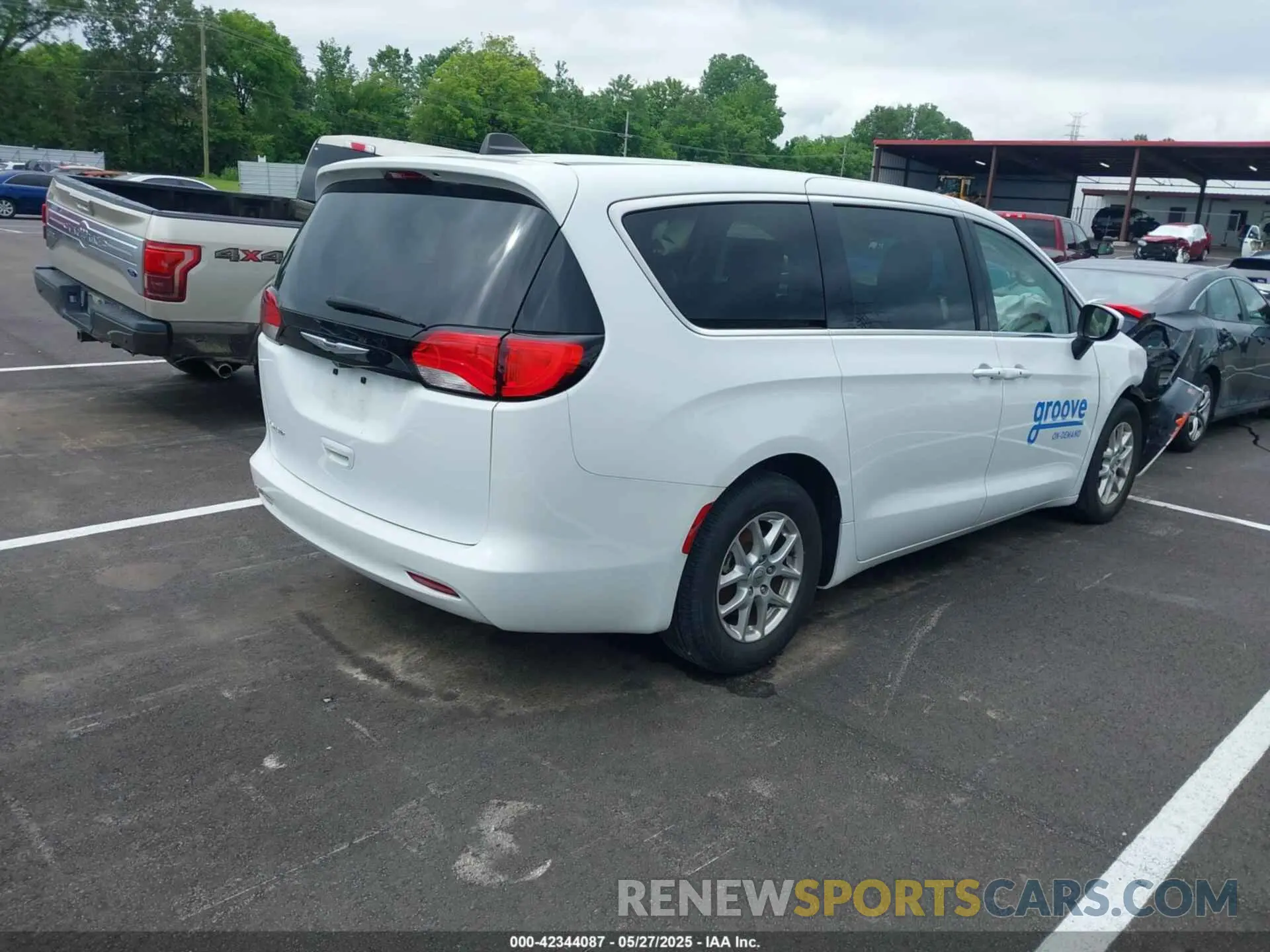 4 Photograph of a damaged car 2C4RC1CG3PR567963 CHRYSLER VOYAGER 2023