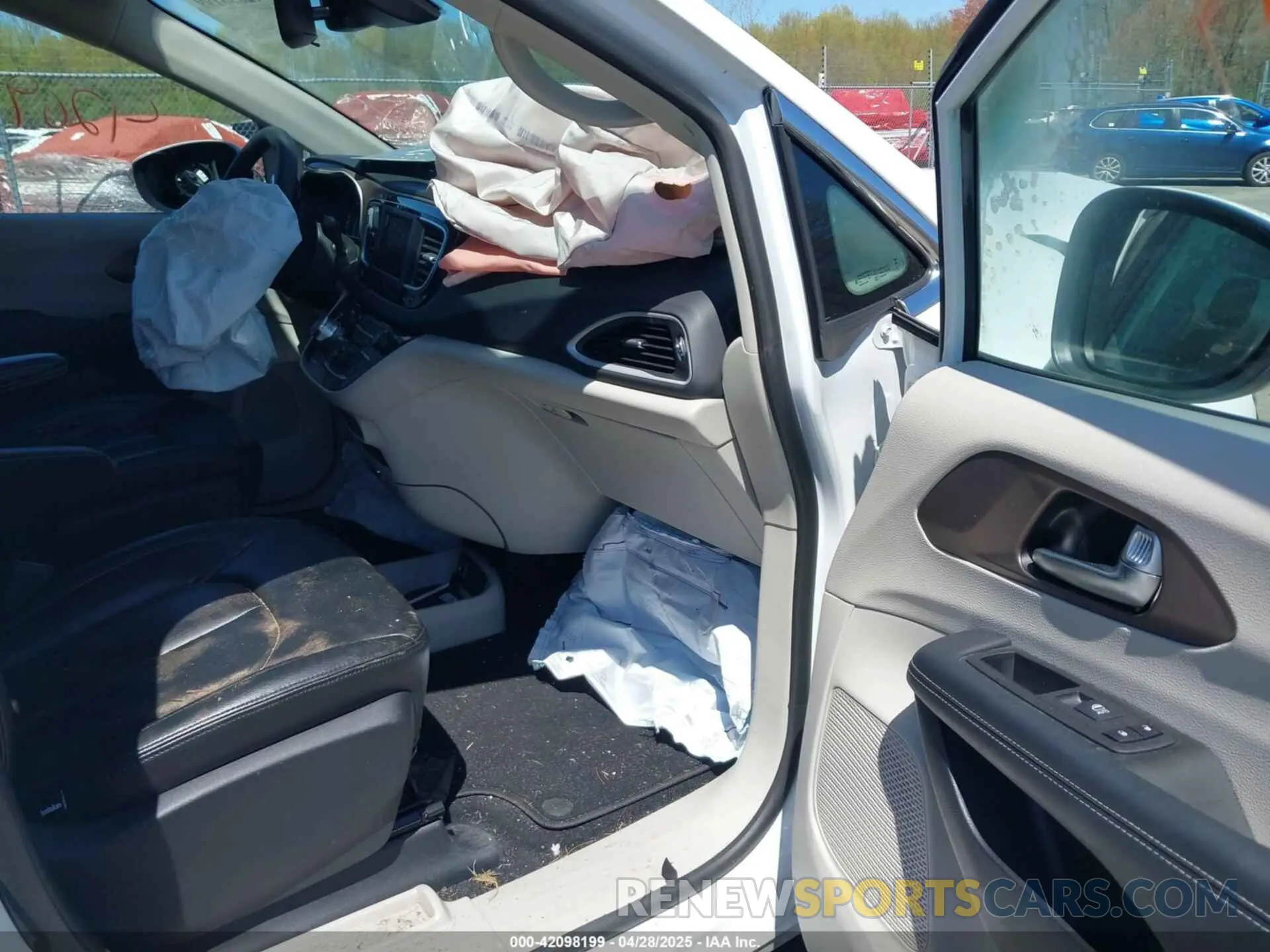 5 Photograph of a damaged car 2C4RC1CG4PR568135 CHRYSLER VOYAGER 2023