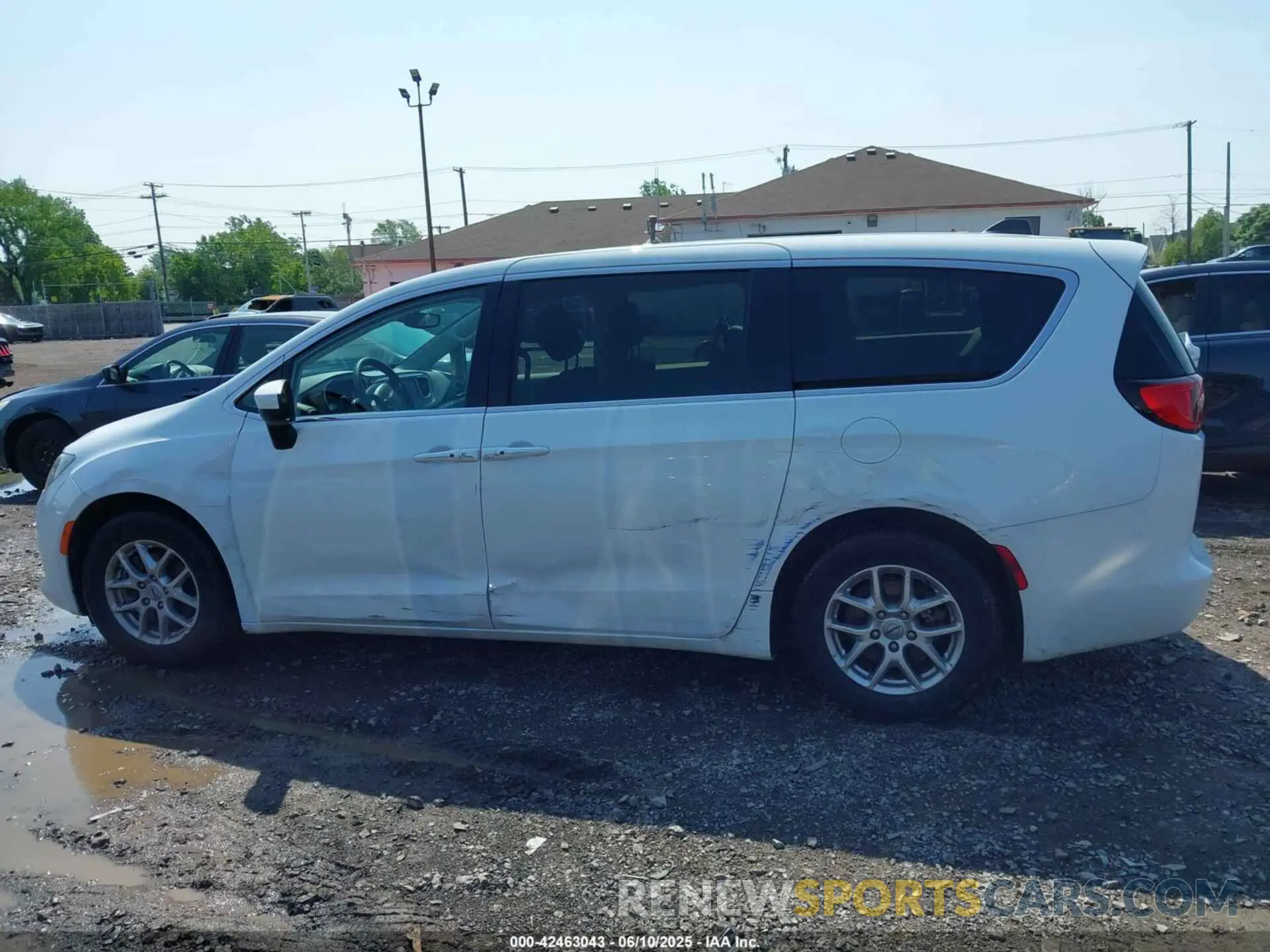 14 Photograph of a damaged car 2C4RC1CG4PR568331 CHRYSLER VOYAGER 2023
