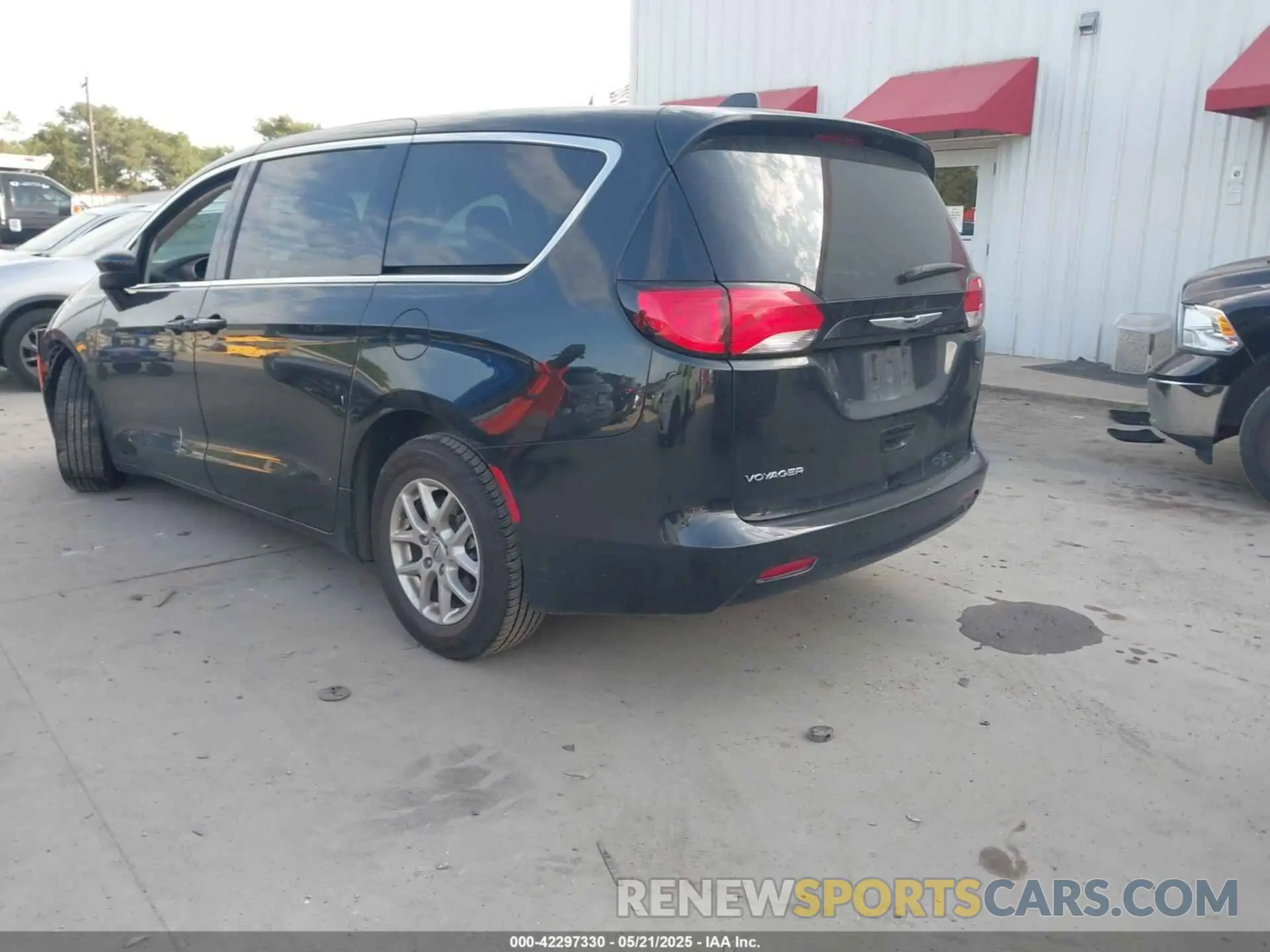 3 Photograph of a damaged car 2C4RC1CG5PR602566 CHRYSLER VOYAGER 2023