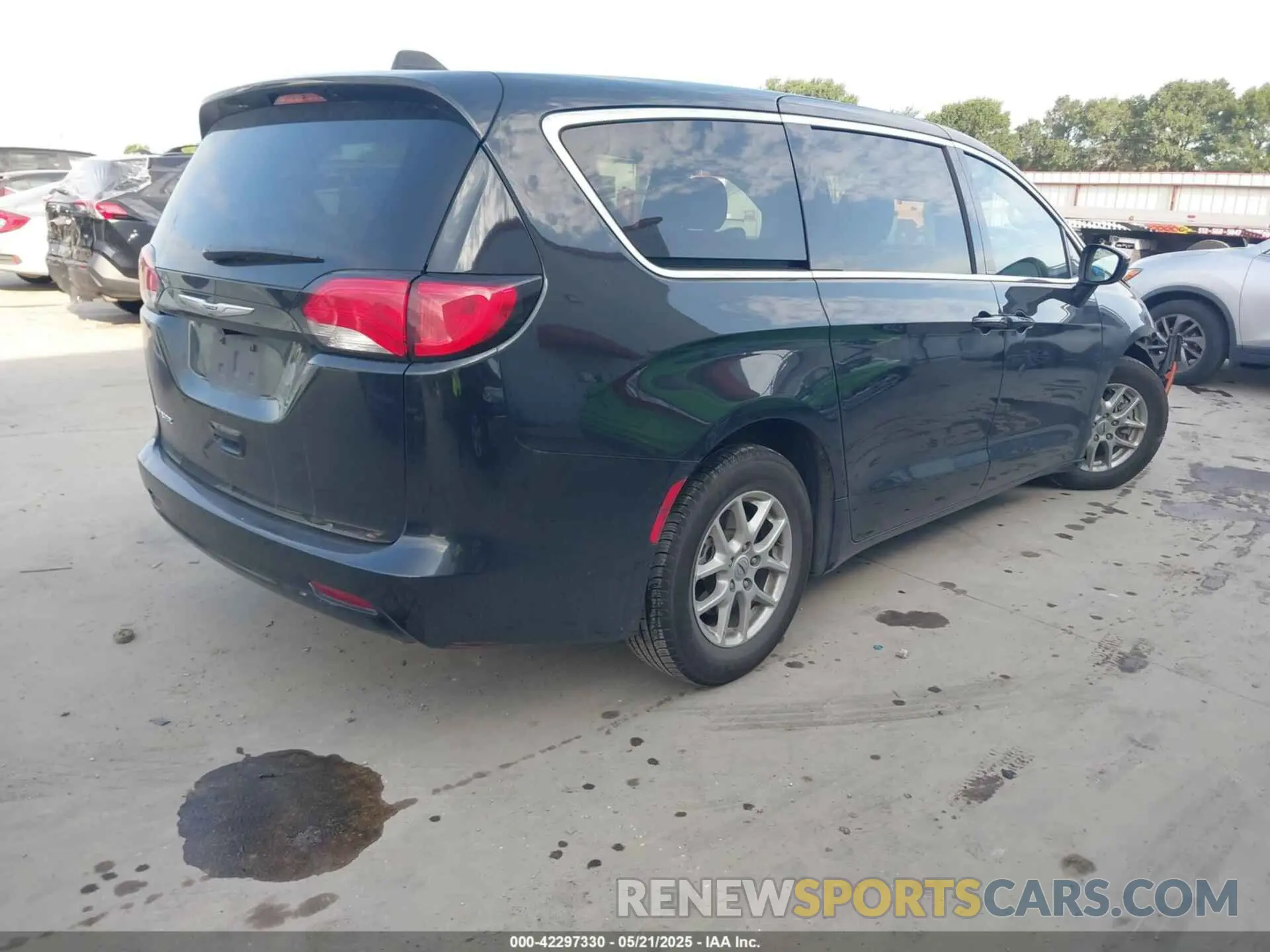 4 Photograph of a damaged car 2C4RC1CG5PR602566 CHRYSLER VOYAGER 2023