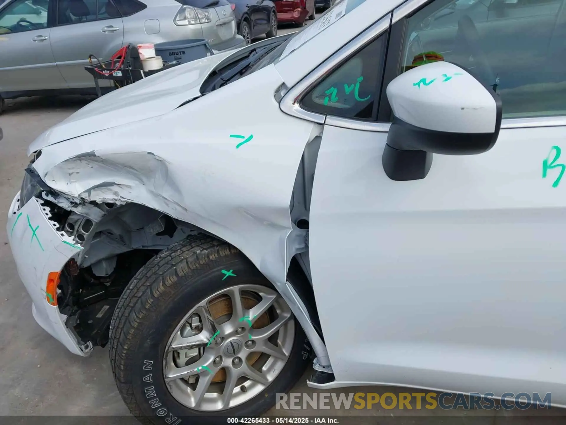 18 Photograph of a damaged car 2C4RC1CG5PR613387 CHRYSLER VOYAGER 2023