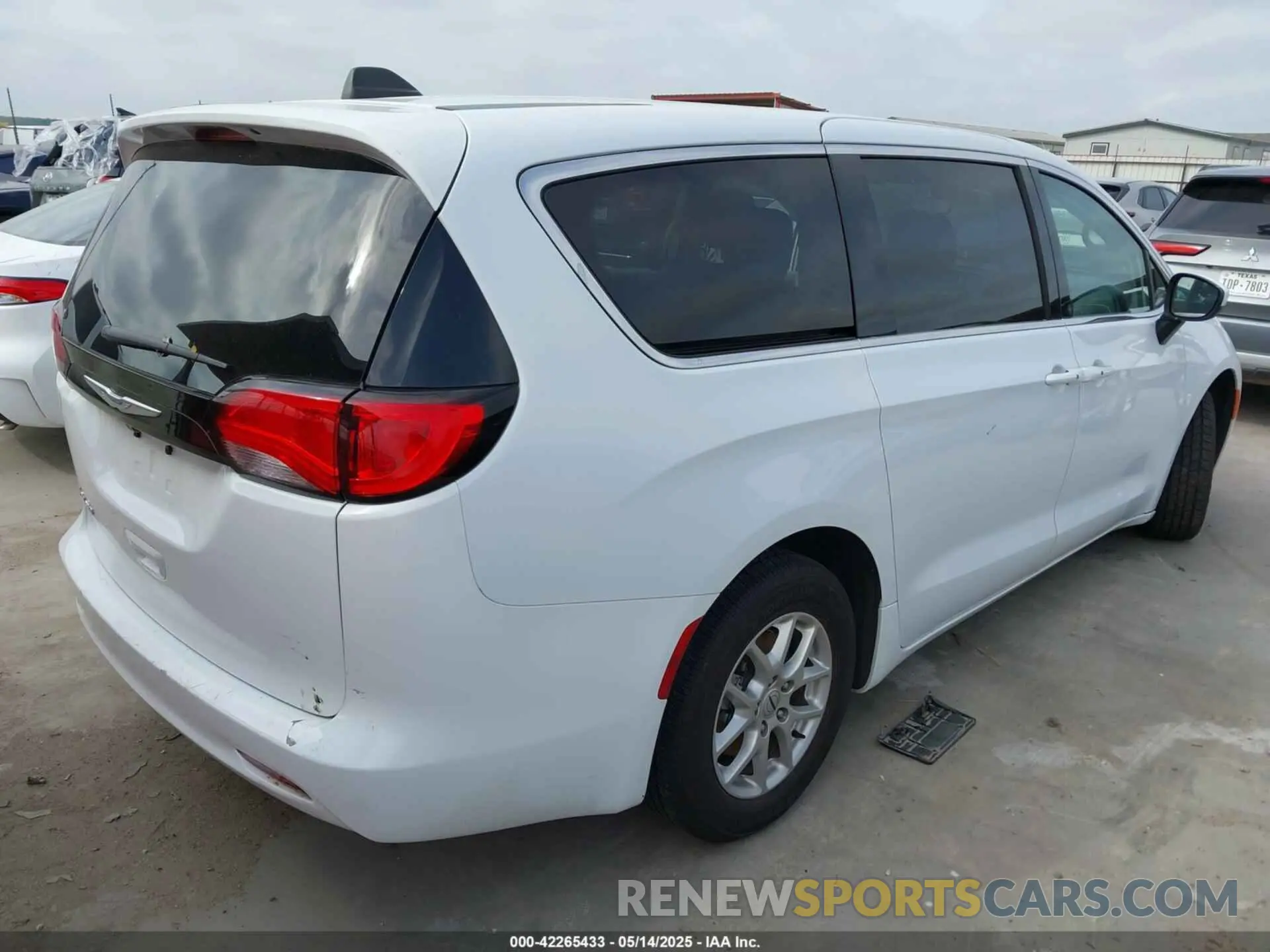 4 Photograph of a damaged car 2C4RC1CG5PR613387 CHRYSLER VOYAGER 2023
