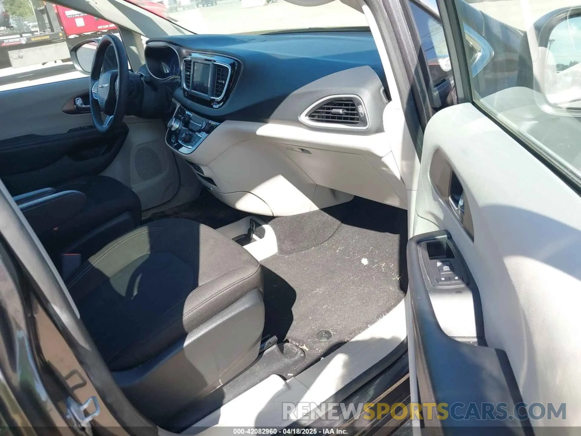 5 Photograph of a damaged car 2C4RC1CG7PR535579 CHRYSLER VOYAGER 2023