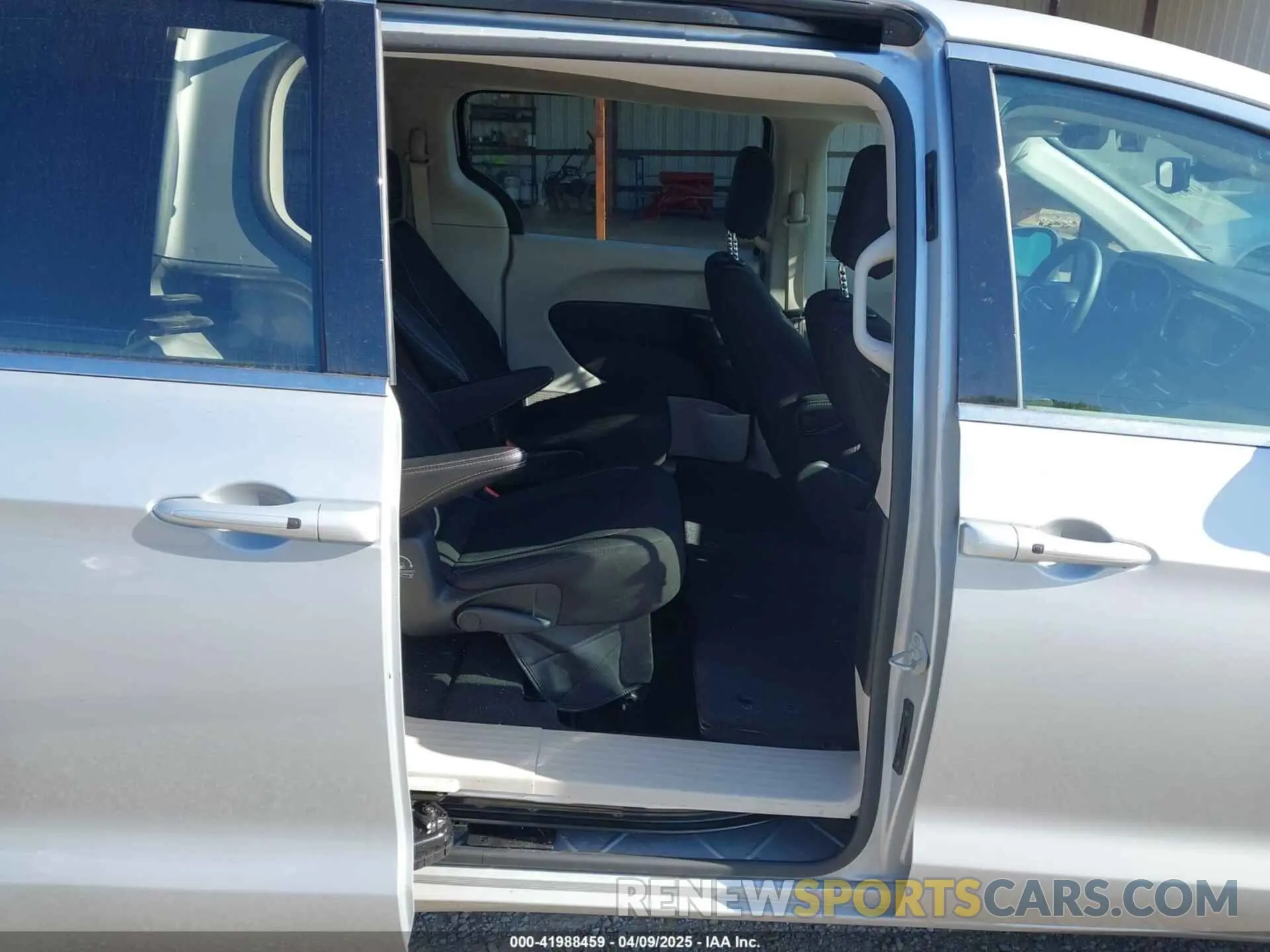 8 Photograph of a damaged car 2C4RC1CG7PR597547 CHRYSLER VOYAGER 2023