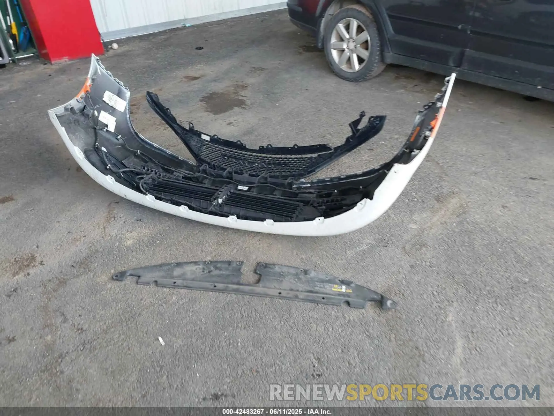 12 Photograph of a damaged car 2C4RC1CG8PR535557 CHRYSLER VOYAGER 2023
