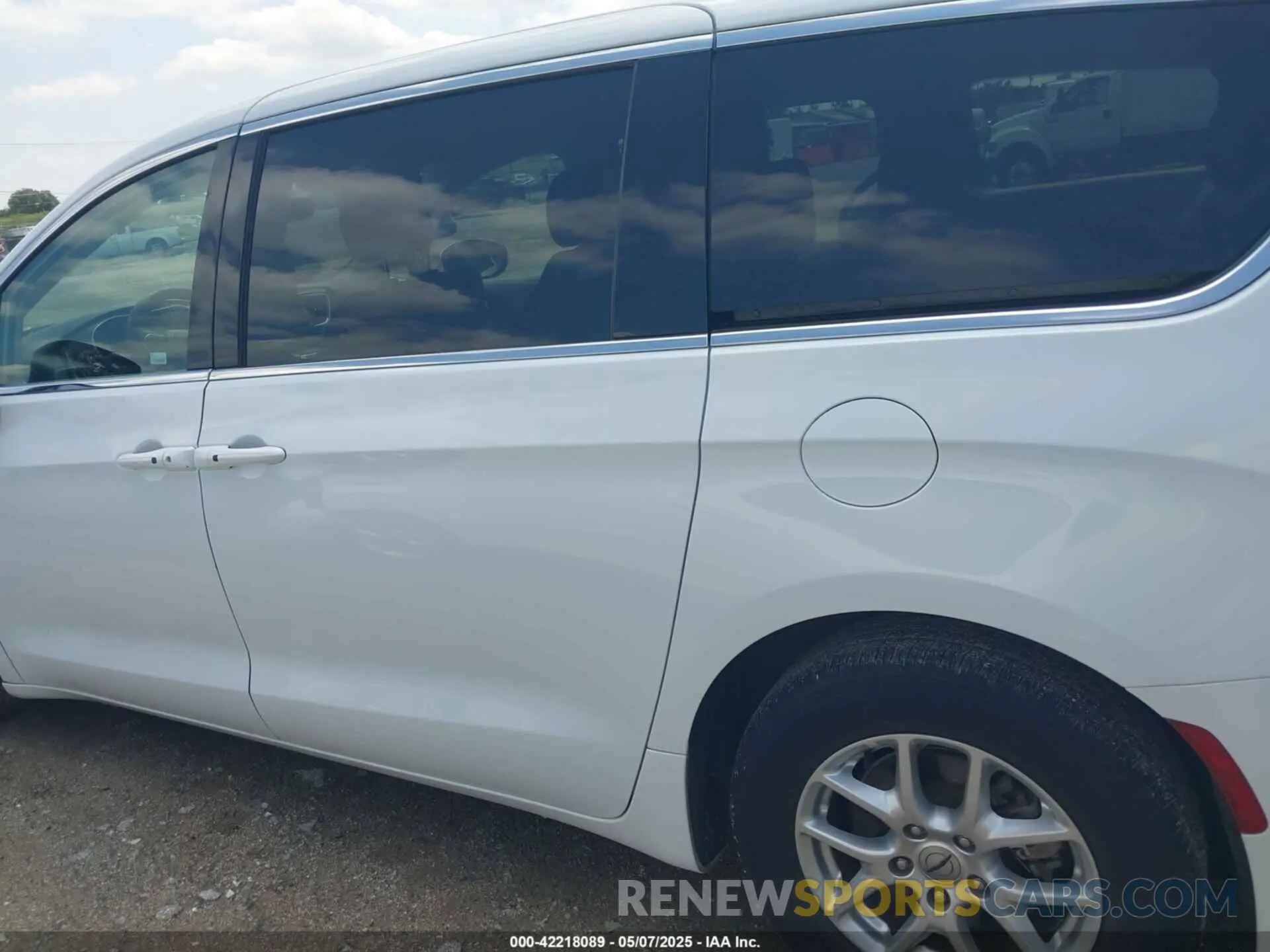 14 Photograph of a damaged car 2C4RC1CGXPR535706 CHRYSLER VOYAGER 2023