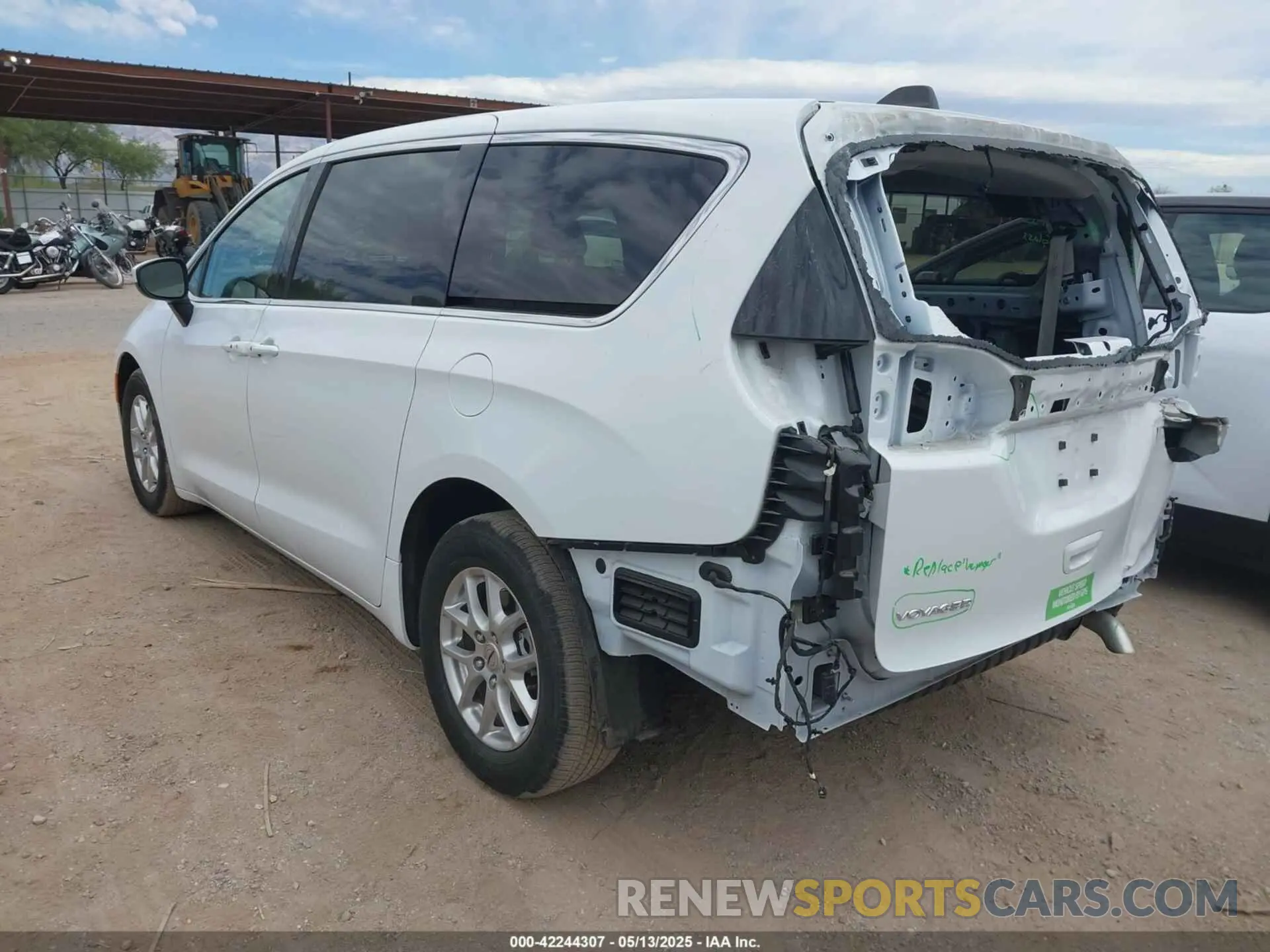 3 Photograph of a damaged car 2C4RC1CGXPR564591 CHRYSLER VOYAGER 2023