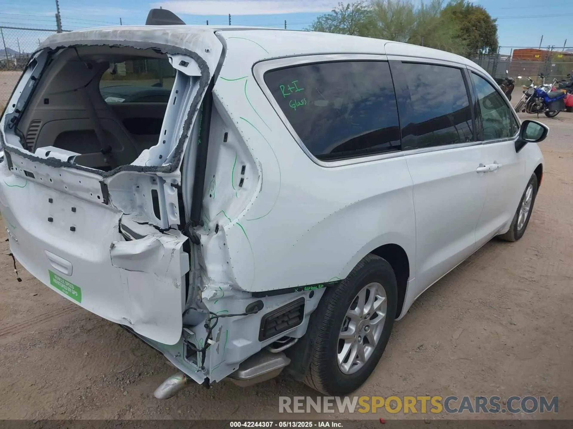 4 Photograph of a damaged car 2C4RC1CGXPR564591 CHRYSLER VOYAGER 2023