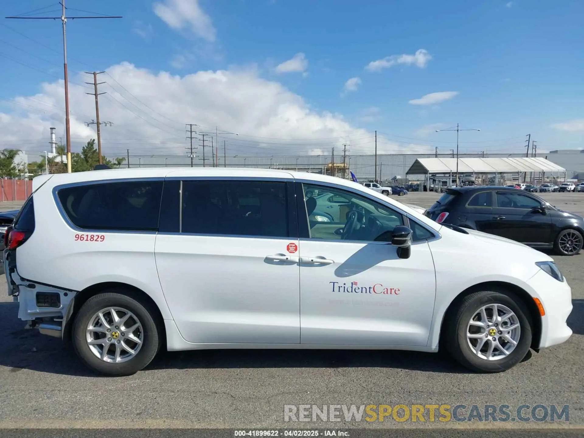 14 Photograph of a damaged car 2C4RC1CG1RR108448 CHRYSLER VOYAGER 2024