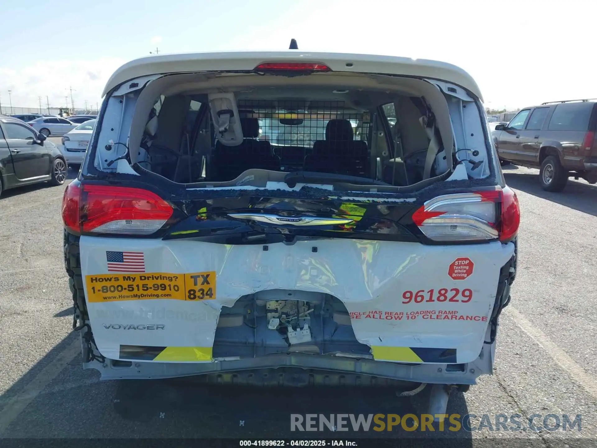 17 Photograph of a damaged car 2C4RC1CG1RR108448 CHRYSLER VOYAGER 2024