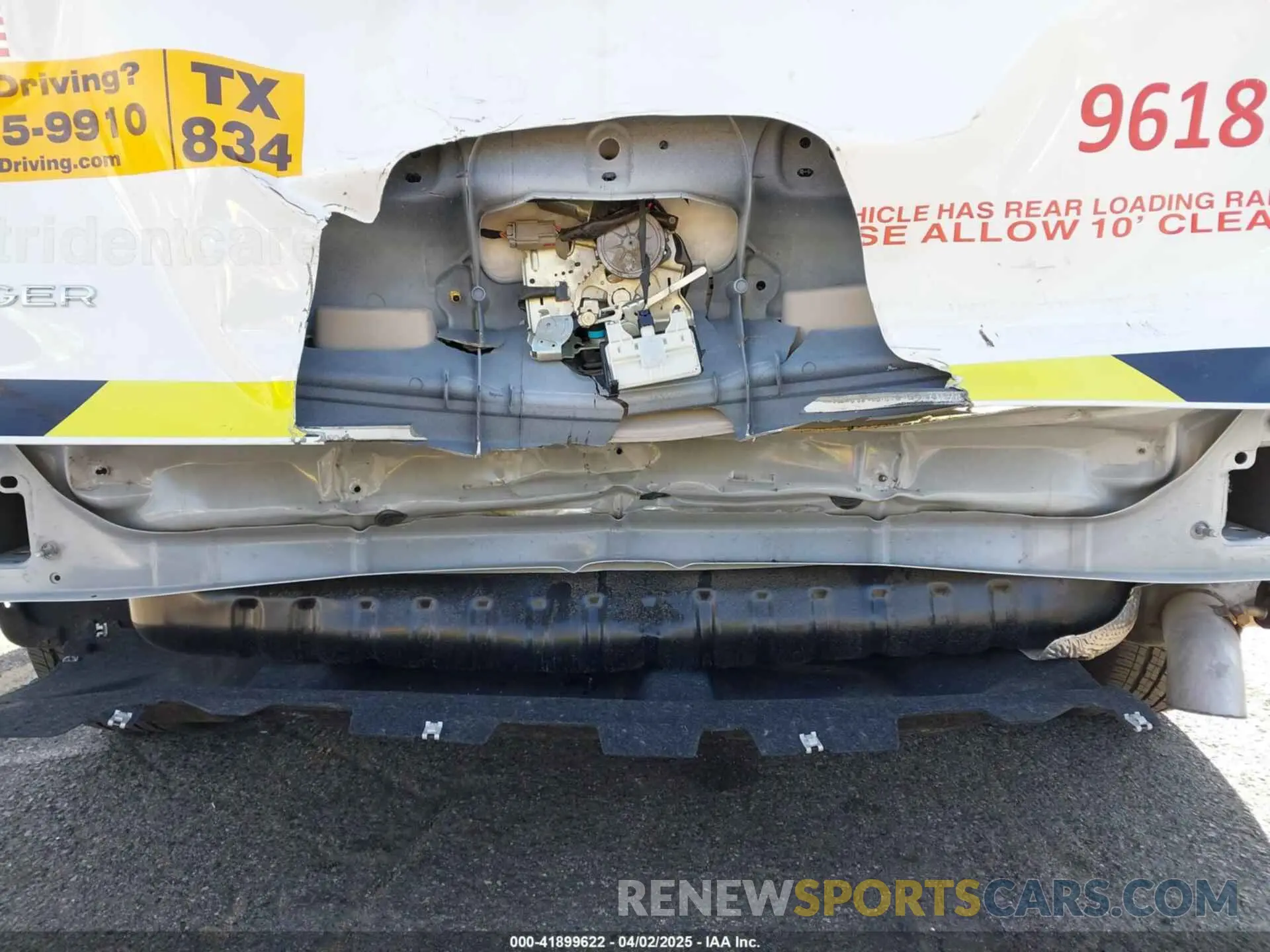 18 Photograph of a damaged car 2C4RC1CG1RR108448 CHRYSLER VOYAGER 2024
