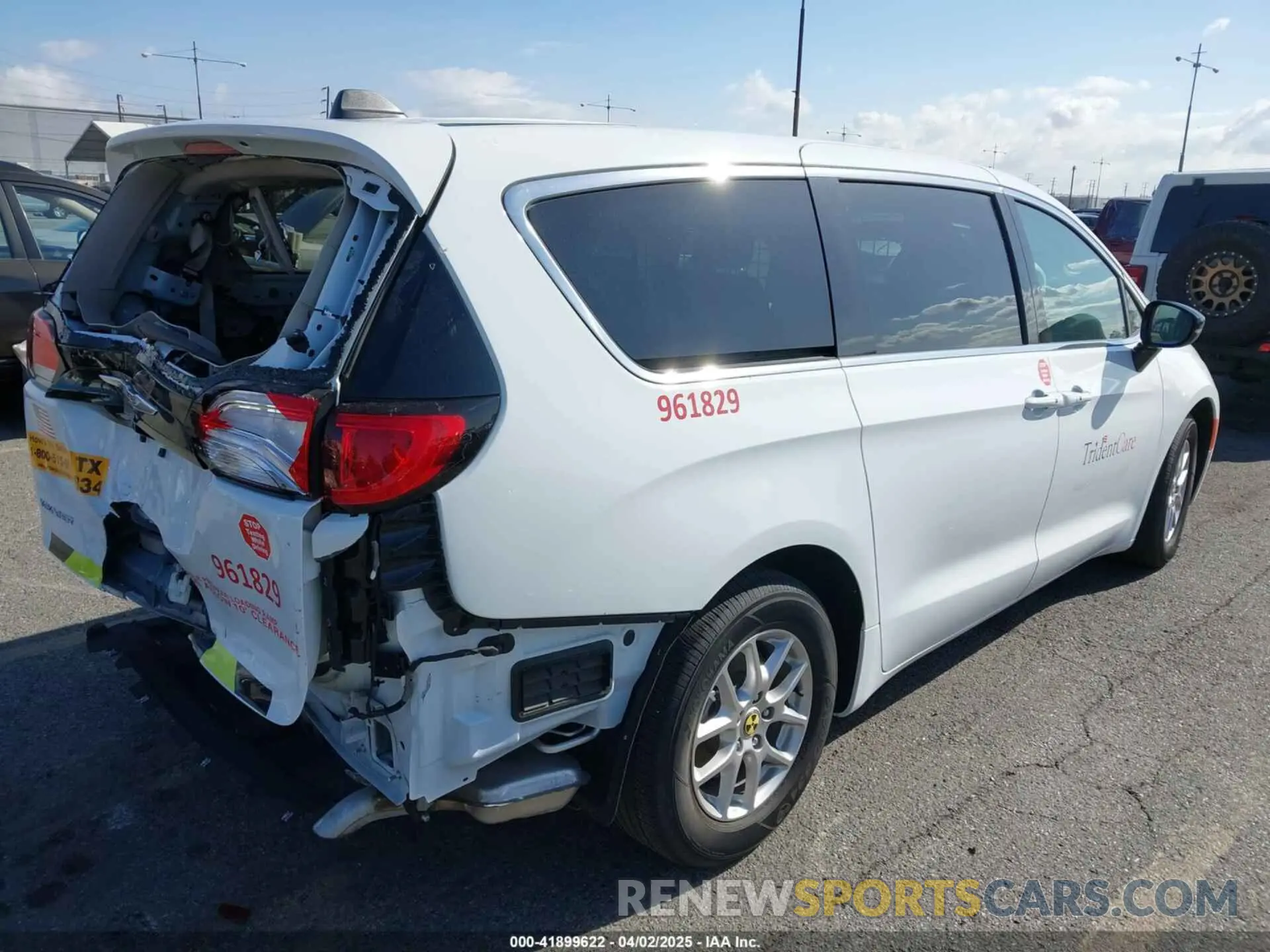 4 Photograph of a damaged car 2C4RC1CG1RR108448 CHRYSLER VOYAGER 2024
