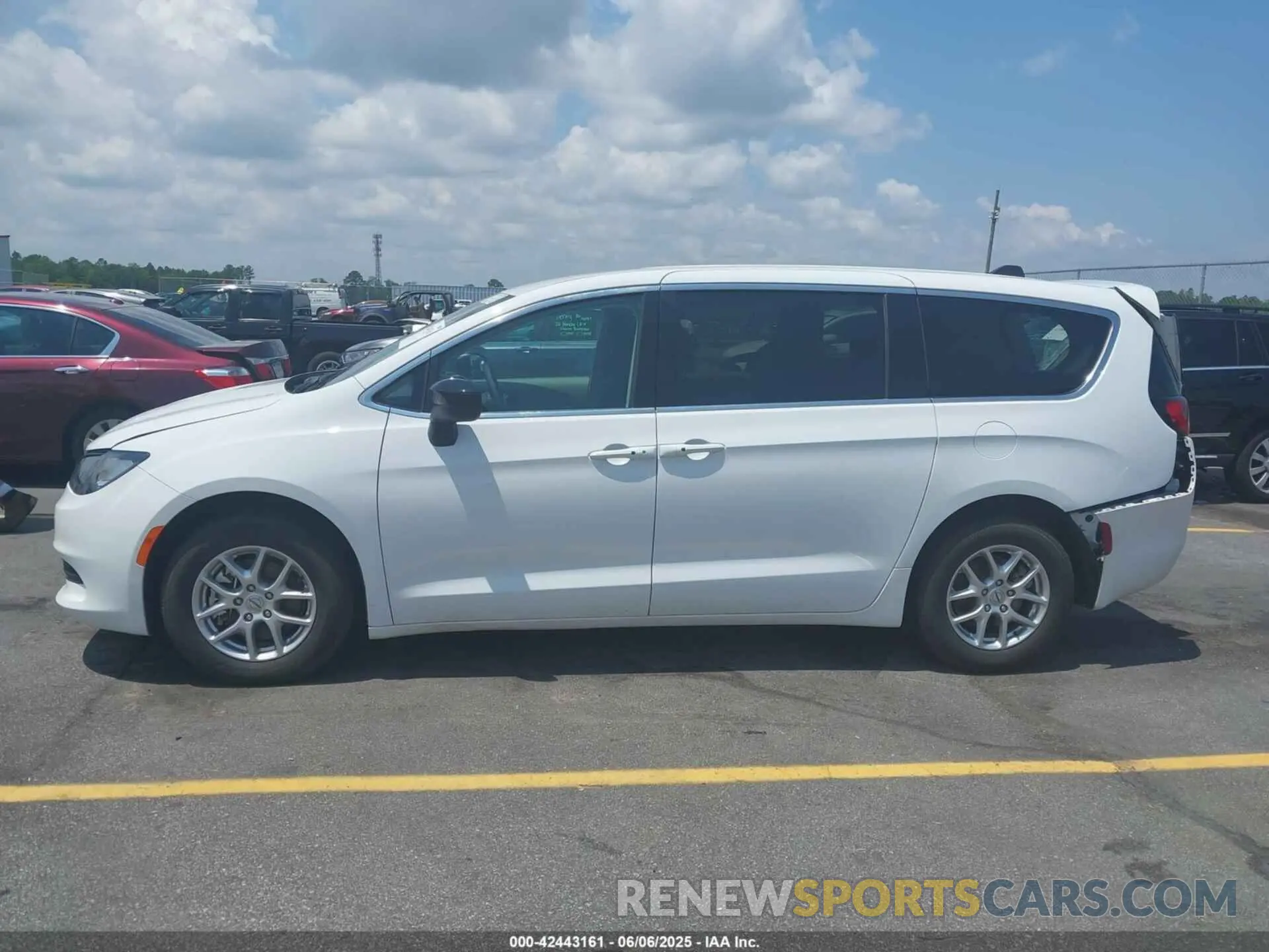 14 Photograph of a damaged car 2C4RC1CG2RR105994 CHRYSLER VOYAGER 2024