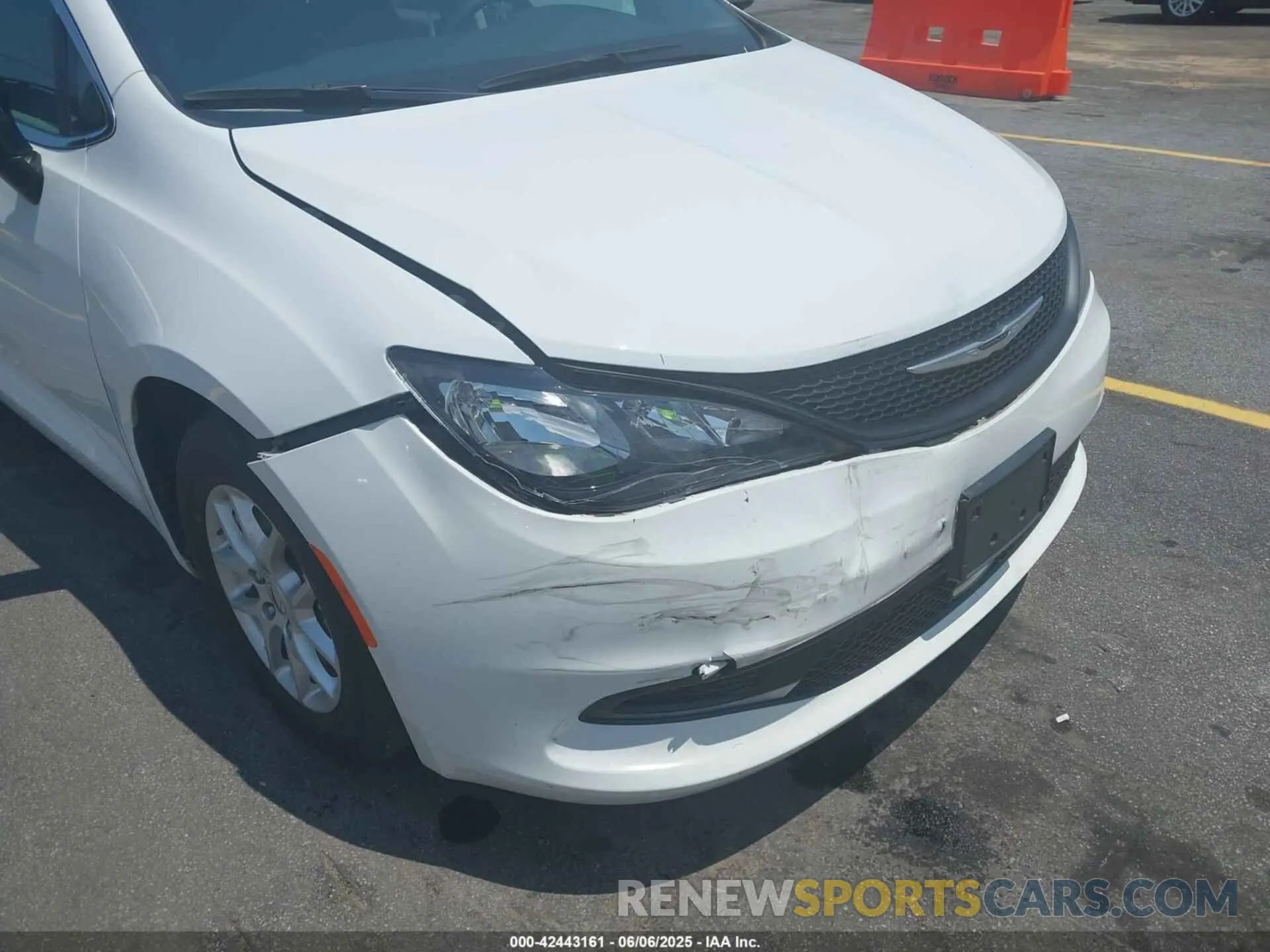18 Photograph of a damaged car 2C4RC1CG2RR105994 CHRYSLER VOYAGER 2024