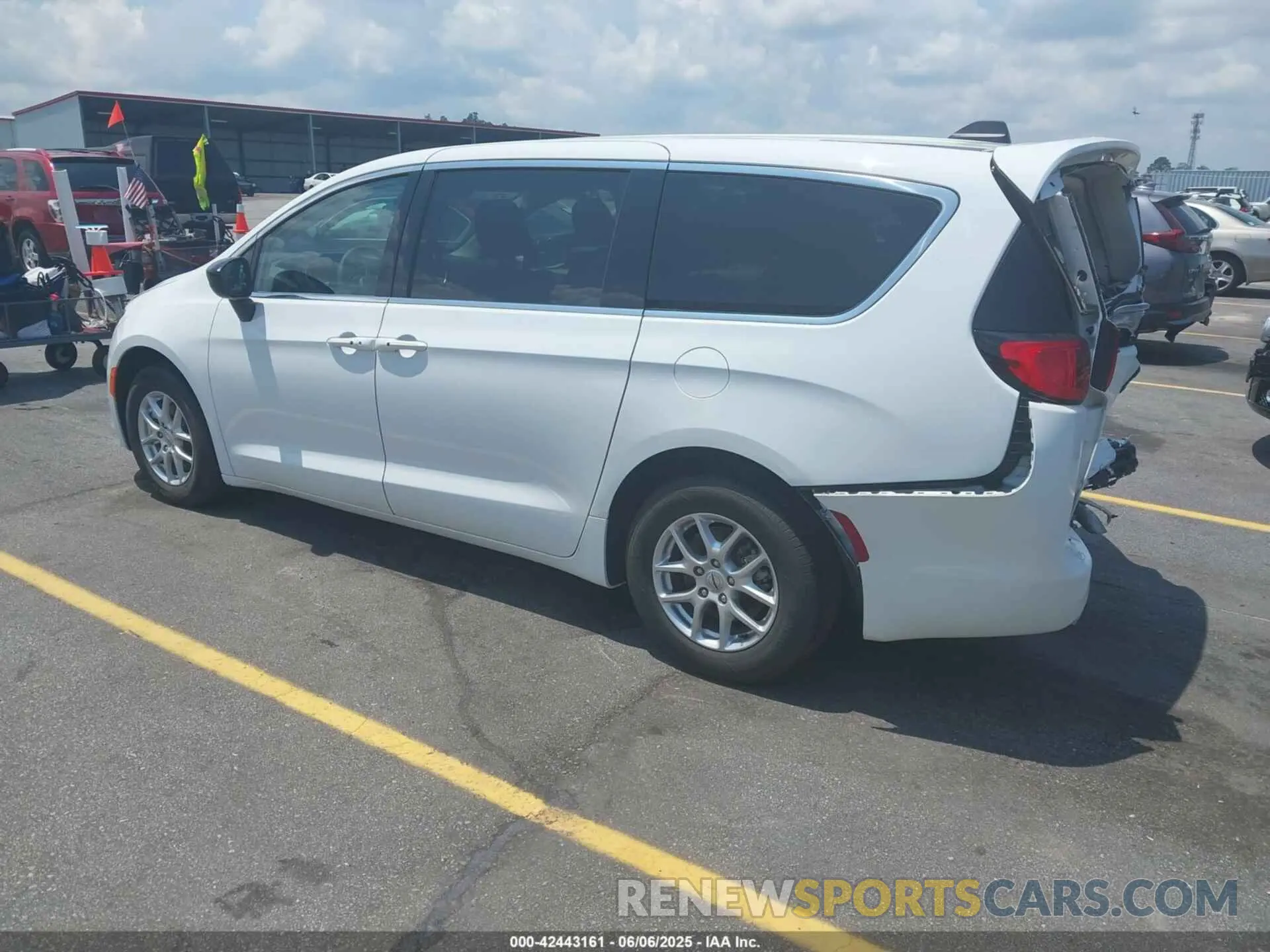 3 Photograph of a damaged car 2C4RC1CG2RR105994 CHRYSLER VOYAGER 2024