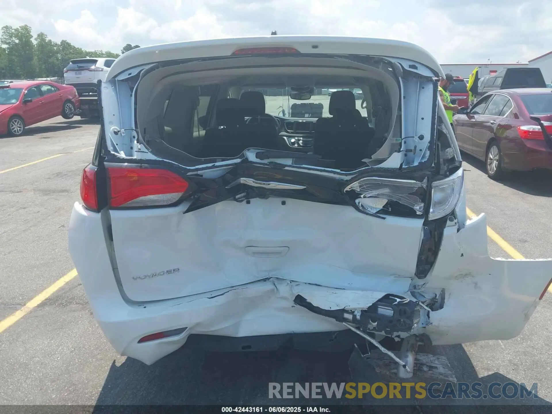 6 Photograph of a damaged car 2C4RC1CG2RR105994 CHRYSLER VOYAGER 2024
