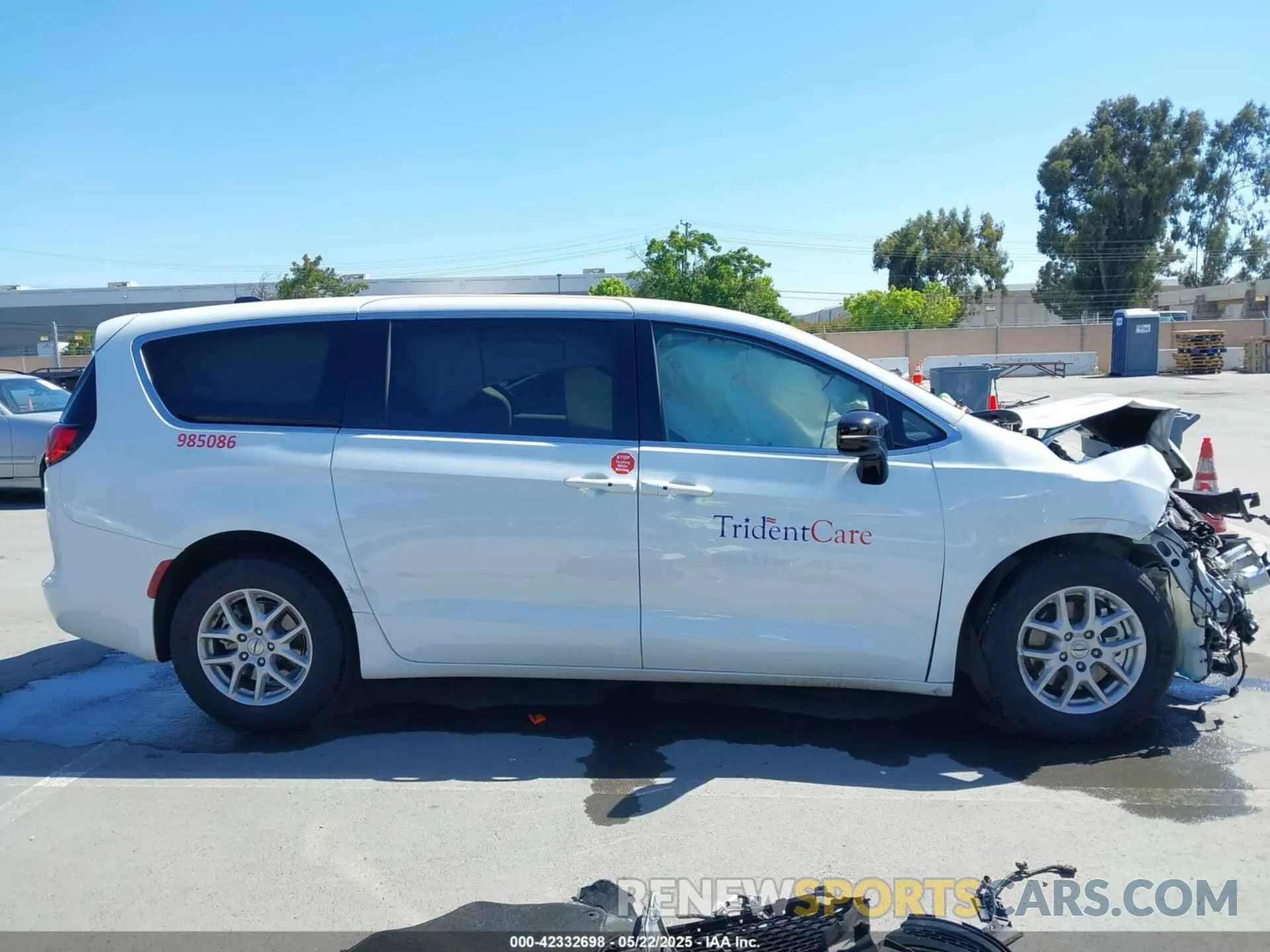 13 Photograph of a damaged car 2C4RC1CG2RR192134 CHRYSLER VOYAGER 2024