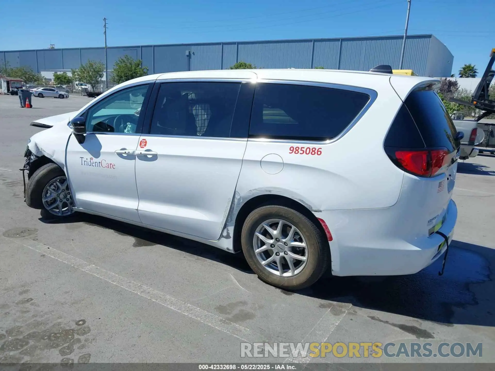 3 Photograph of a damaged car 2C4RC1CG2RR192134 CHRYSLER VOYAGER 2024