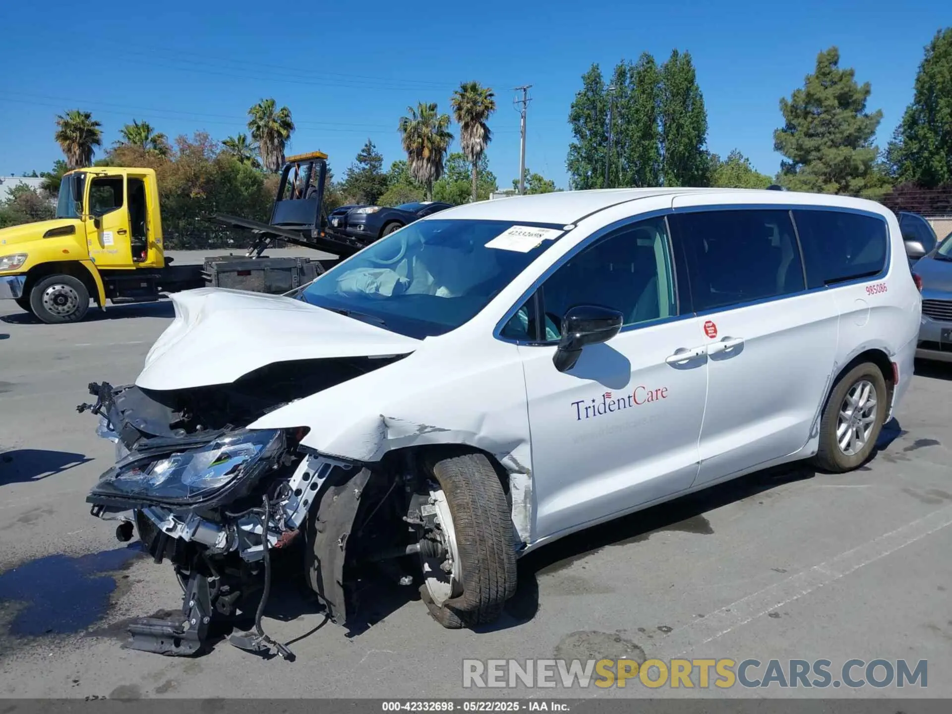 6 Photograph of a damaged car 2C4RC1CG2RR192134 CHRYSLER VOYAGER 2024
