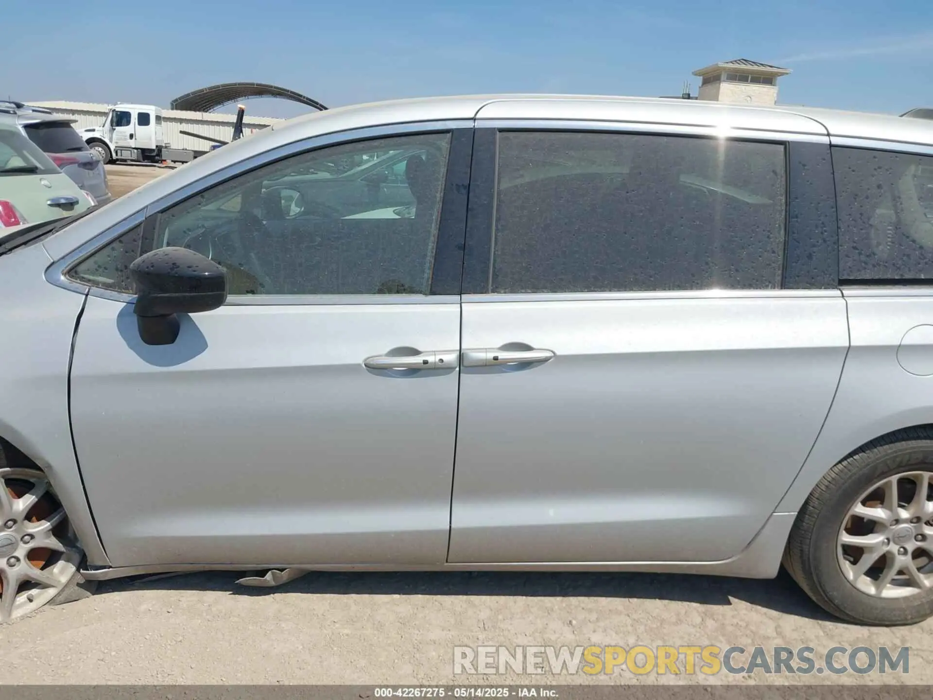 14 Photograph of a damaged car 2C4RC1CG4RR135885 CHRYSLER VOYAGER 2024