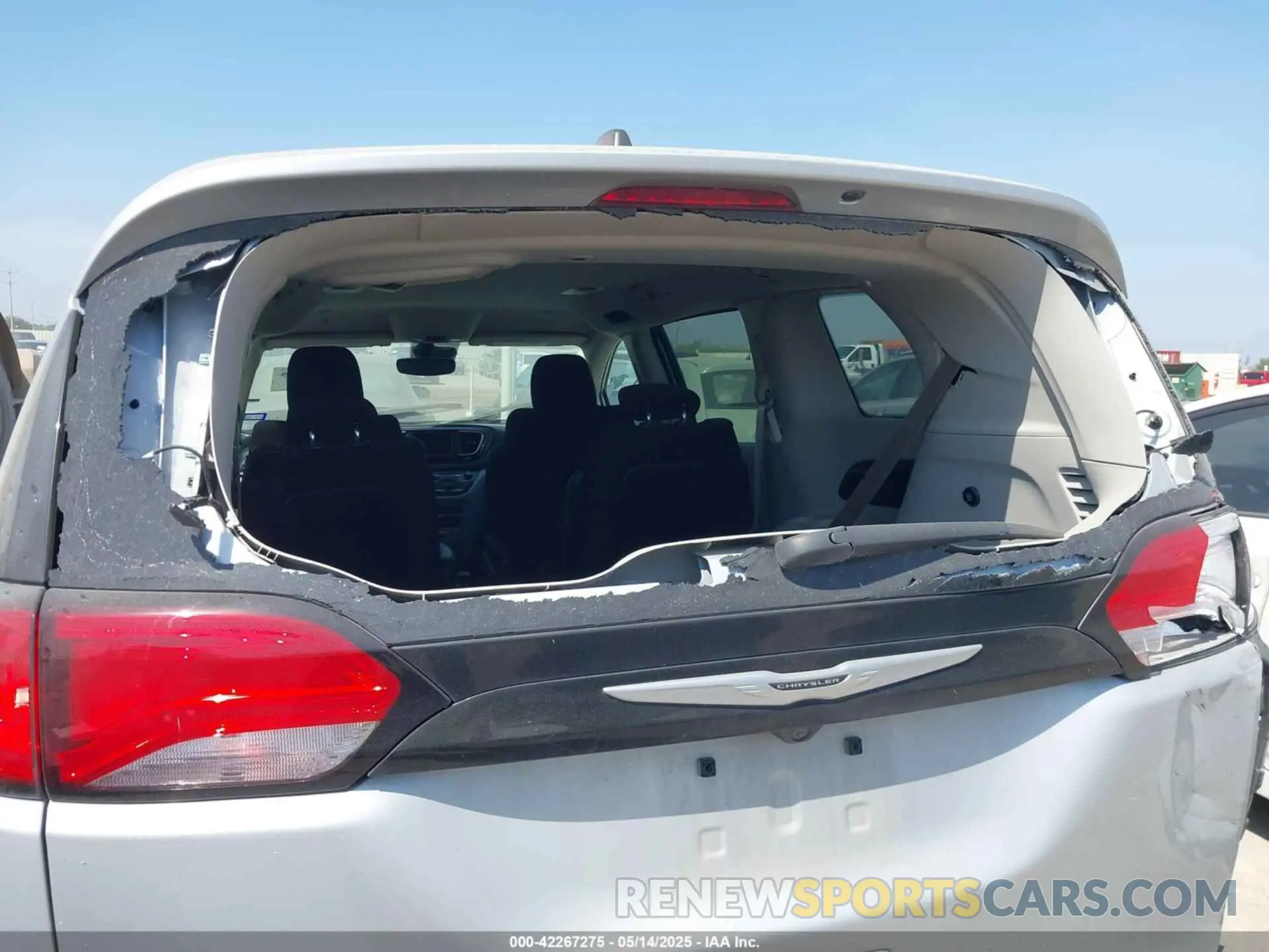 18 Photograph of a damaged car 2C4RC1CG4RR135885 CHRYSLER VOYAGER 2024