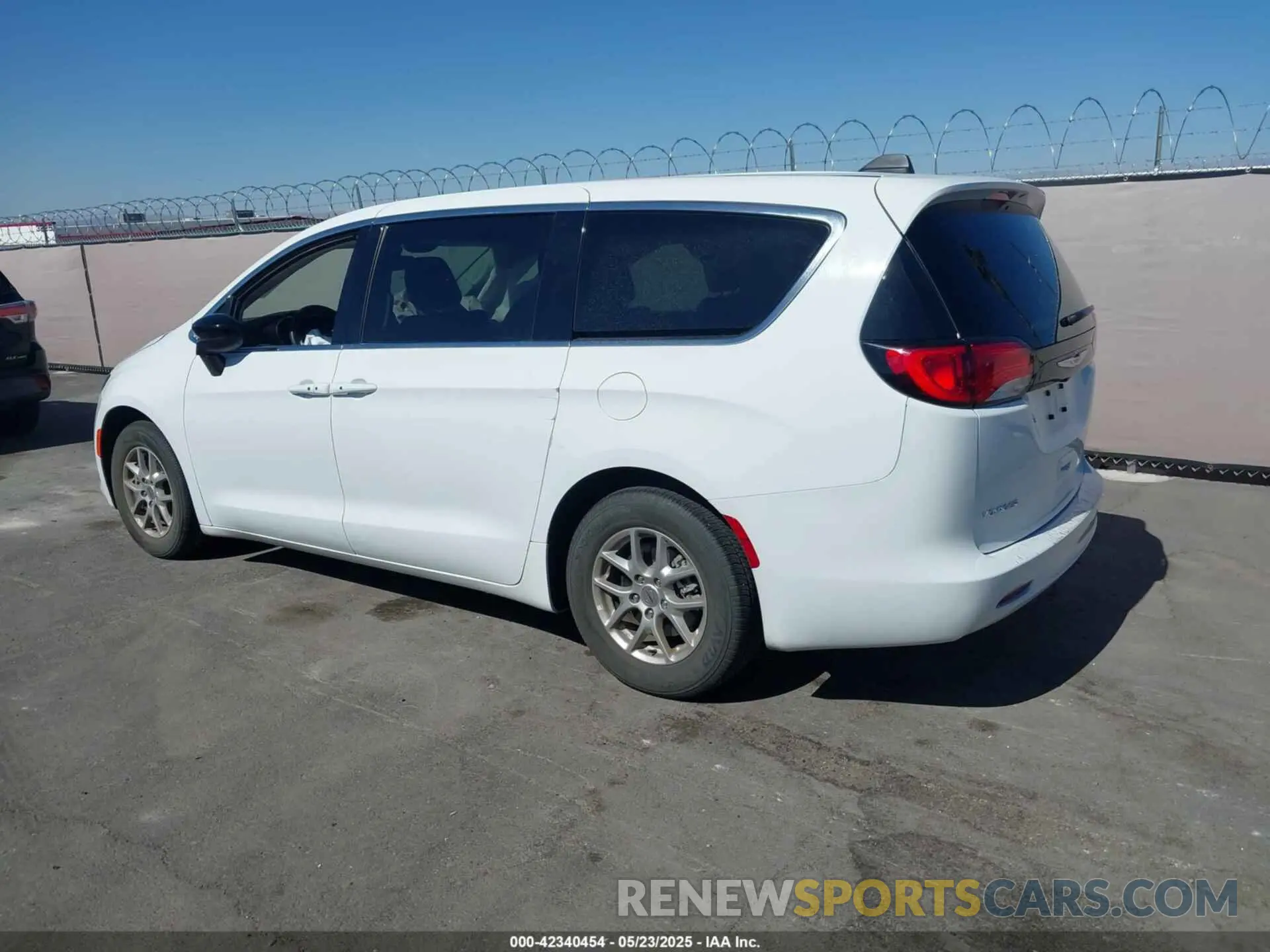 3 Photograph of a damaged car 2C4RC1CG4RR141427 CHRYSLER VOYAGER 2024
