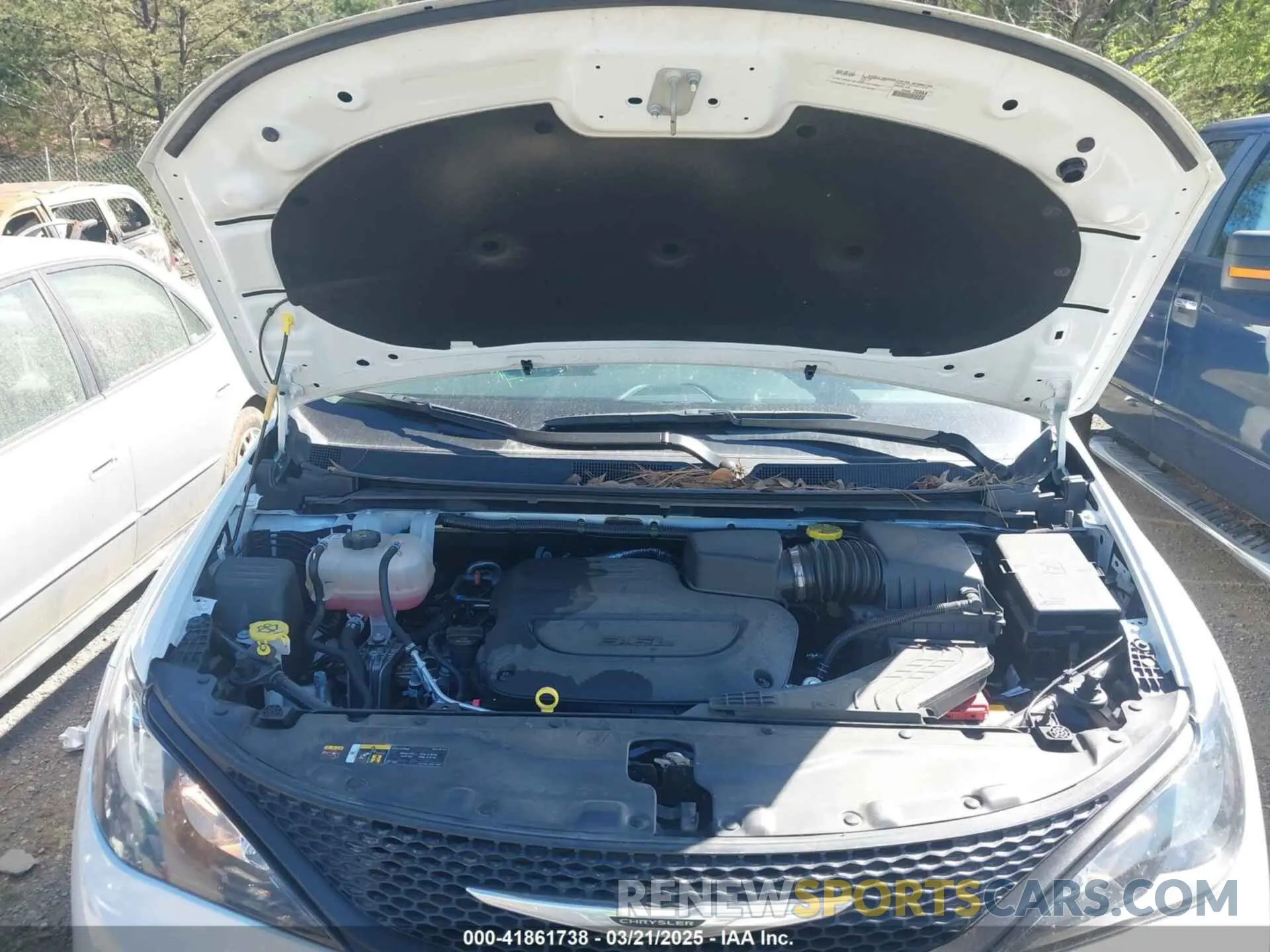 10 Photograph of a damaged car 2C4RC1CG5RR112891 CHRYSLER VOYAGER 2024