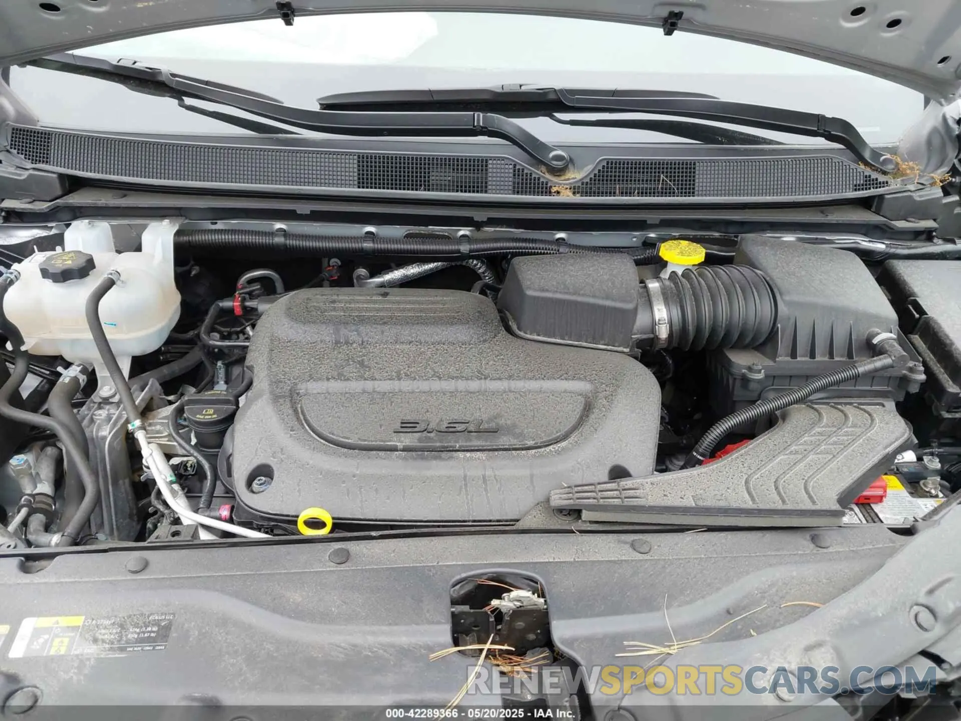 10 Photograph of a damaged car 2C4RC1CG9RR150964 CHRYSLER VOYAGER 2024
