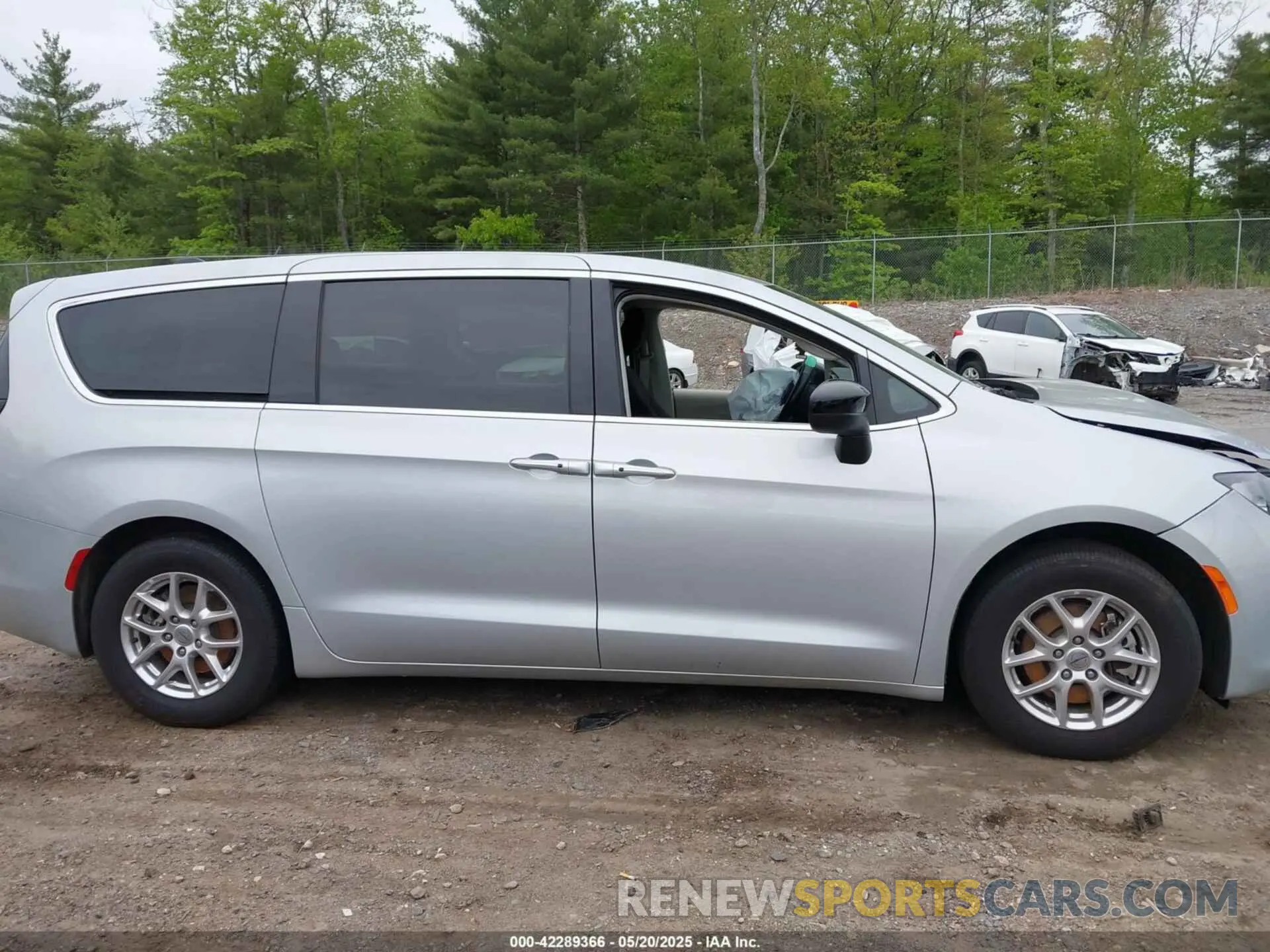 12 Photograph of a damaged car 2C4RC1CG9RR150964 CHRYSLER VOYAGER 2024