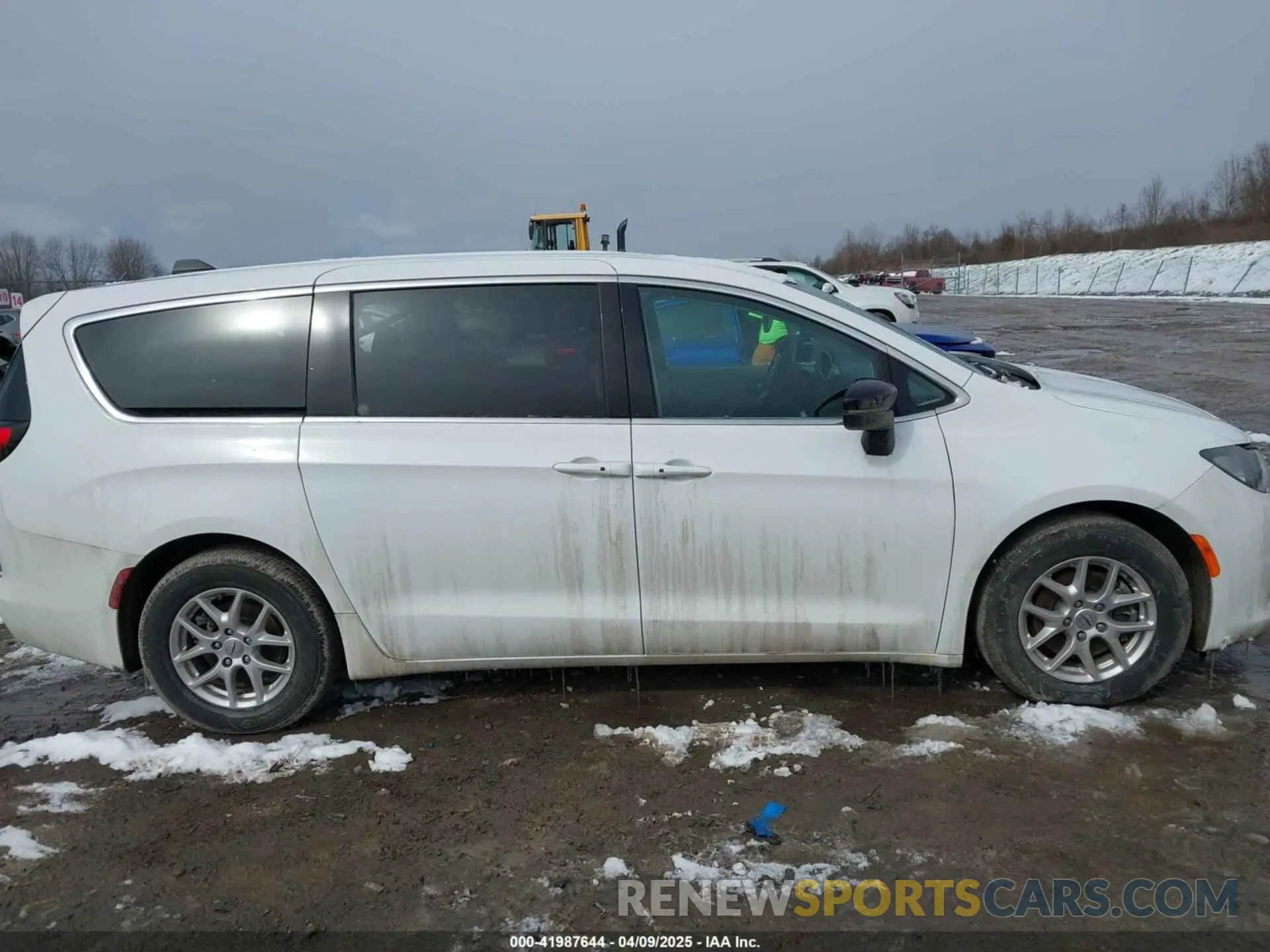 13 Photograph of a damaged car 2C4RC1CG9RR182104 CHRYSLER VOYAGER 2024