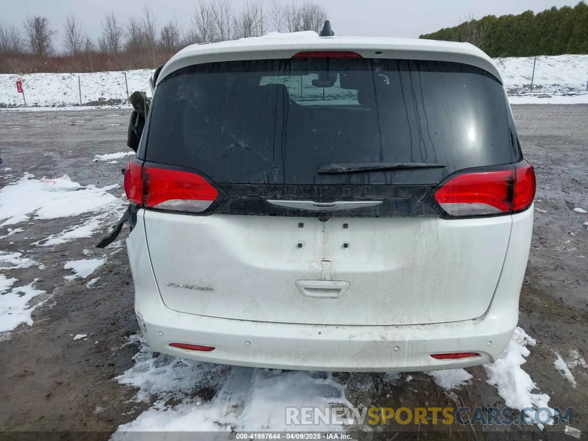 16 Photograph of a damaged car 2C4RC1CG9RR182104 CHRYSLER VOYAGER 2024