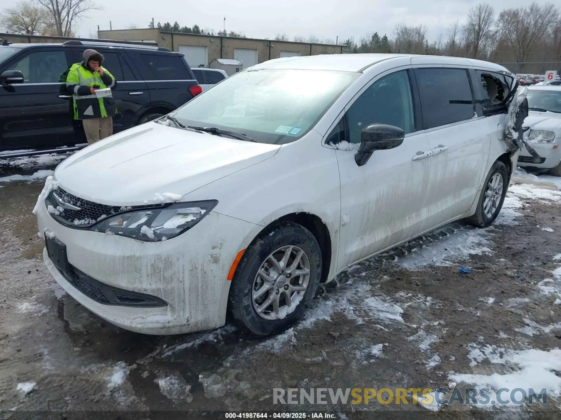 2 Photograph of a damaged car 2C4RC1CG9RR182104 CHRYSLER VOYAGER 2024